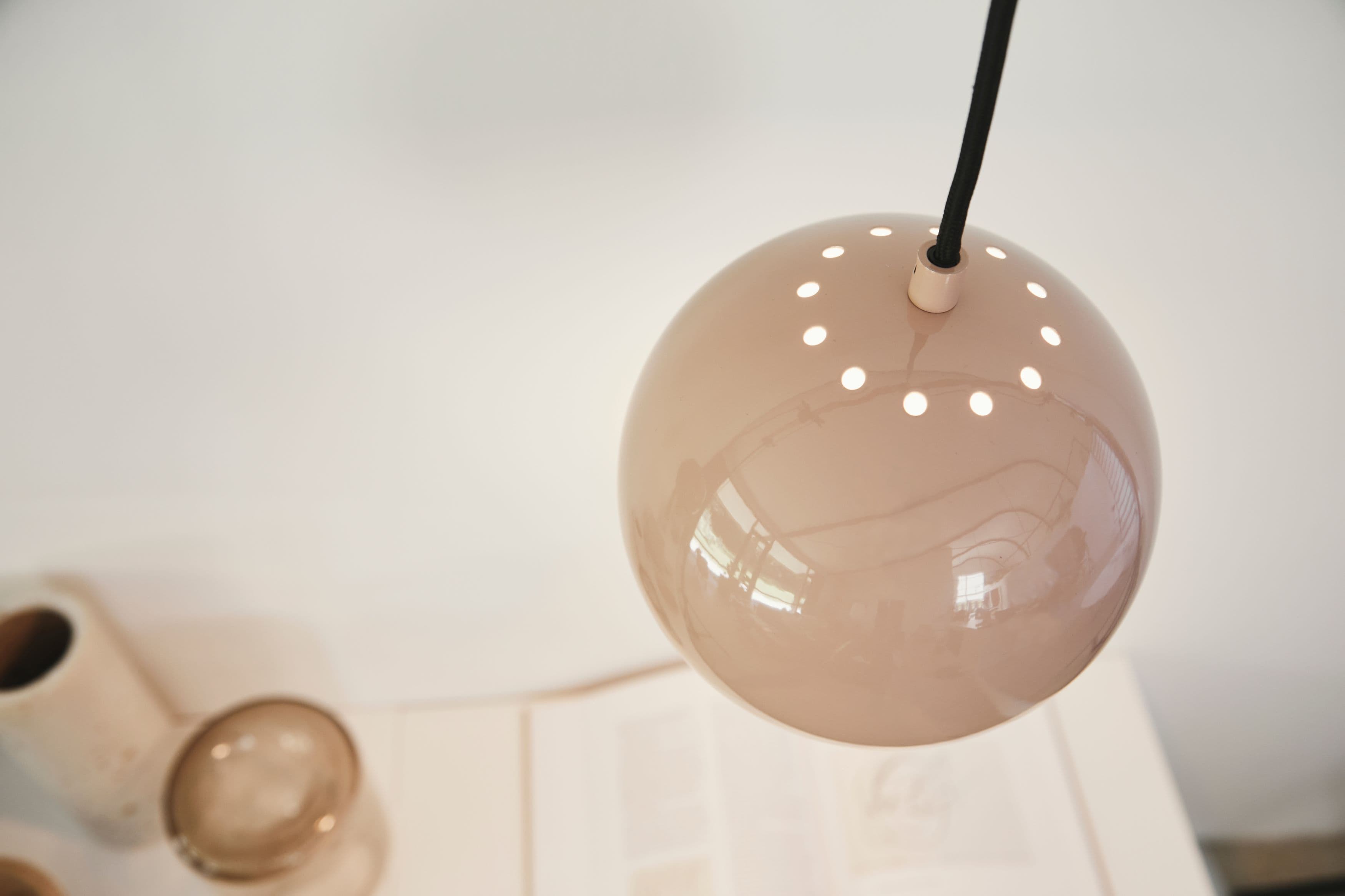 Ball Taklampa Glänzendes Warmgrau Ø18