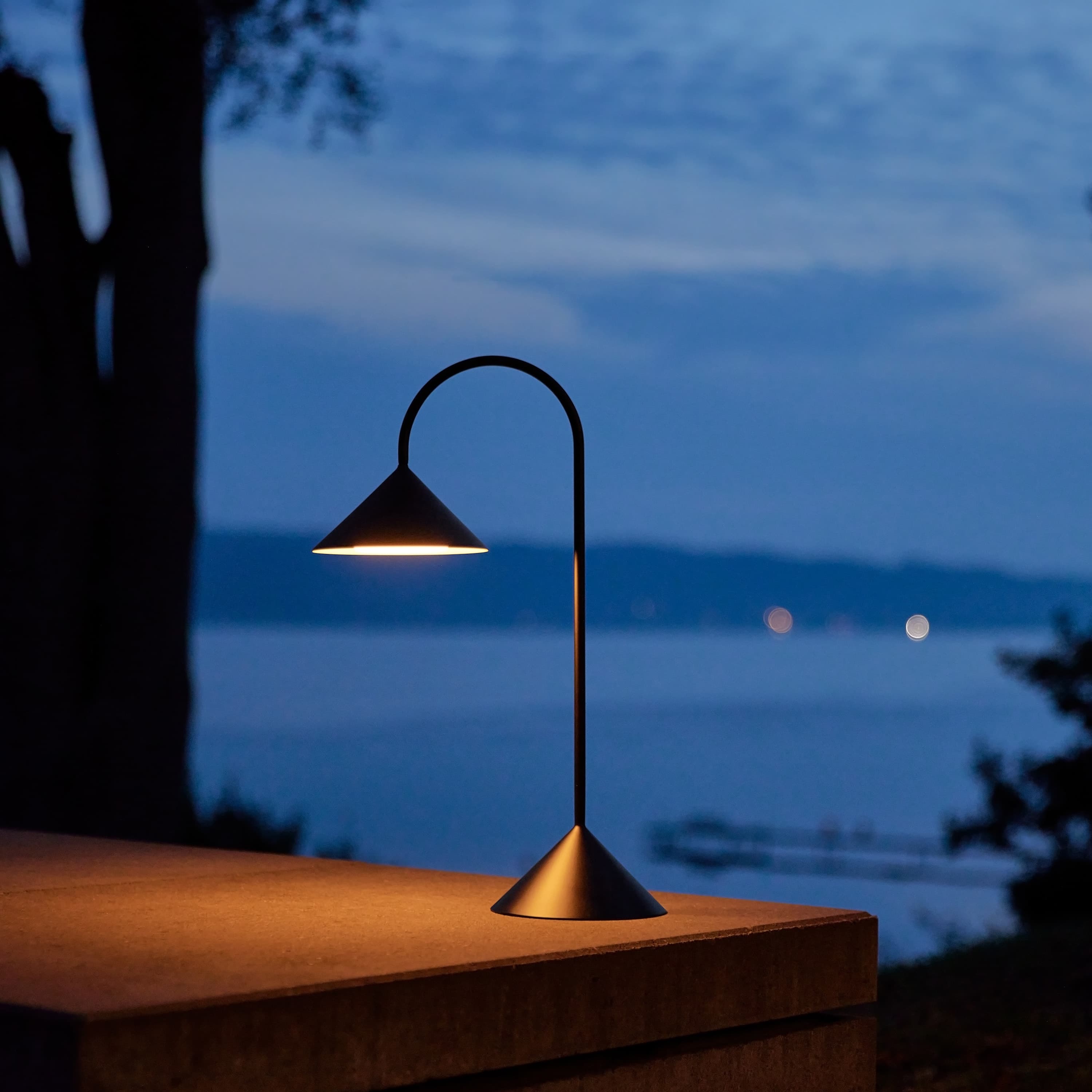 Grasp Tragbare Tischlampe Matt Black 47cm