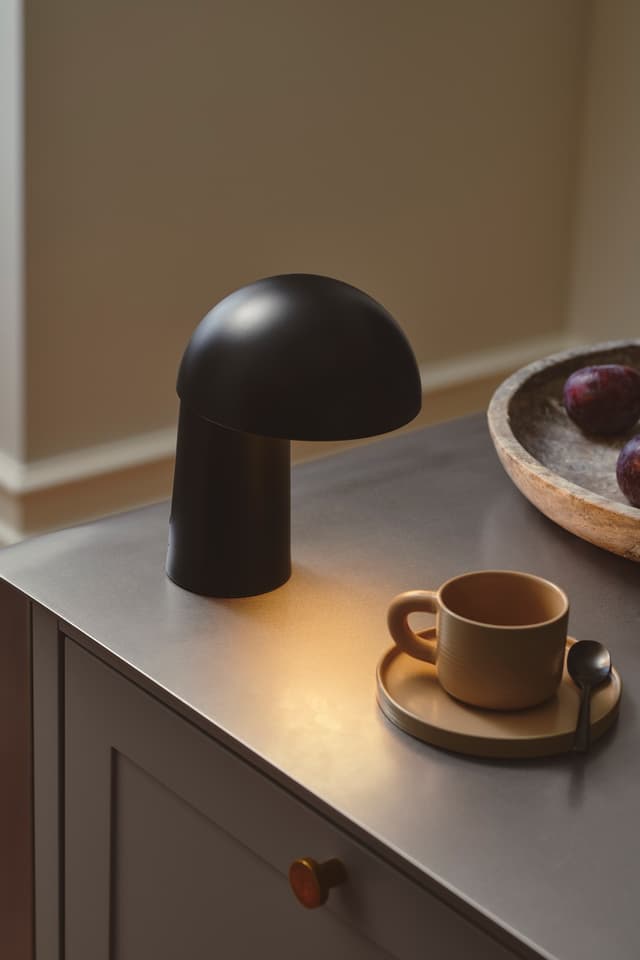 Faye Tragbare Schreibtischlampe Schwarz