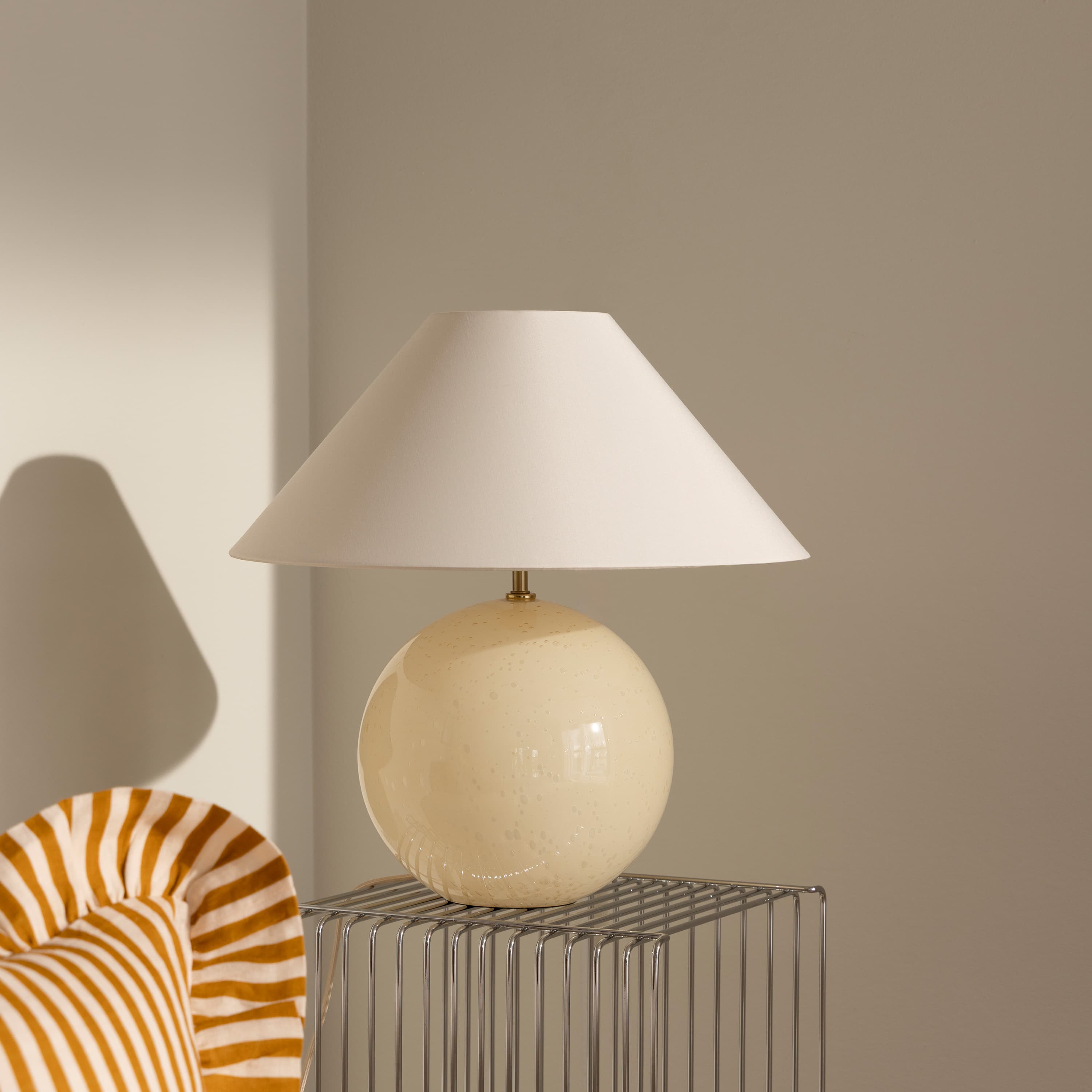Iris Tischlampe Creme 45cm
