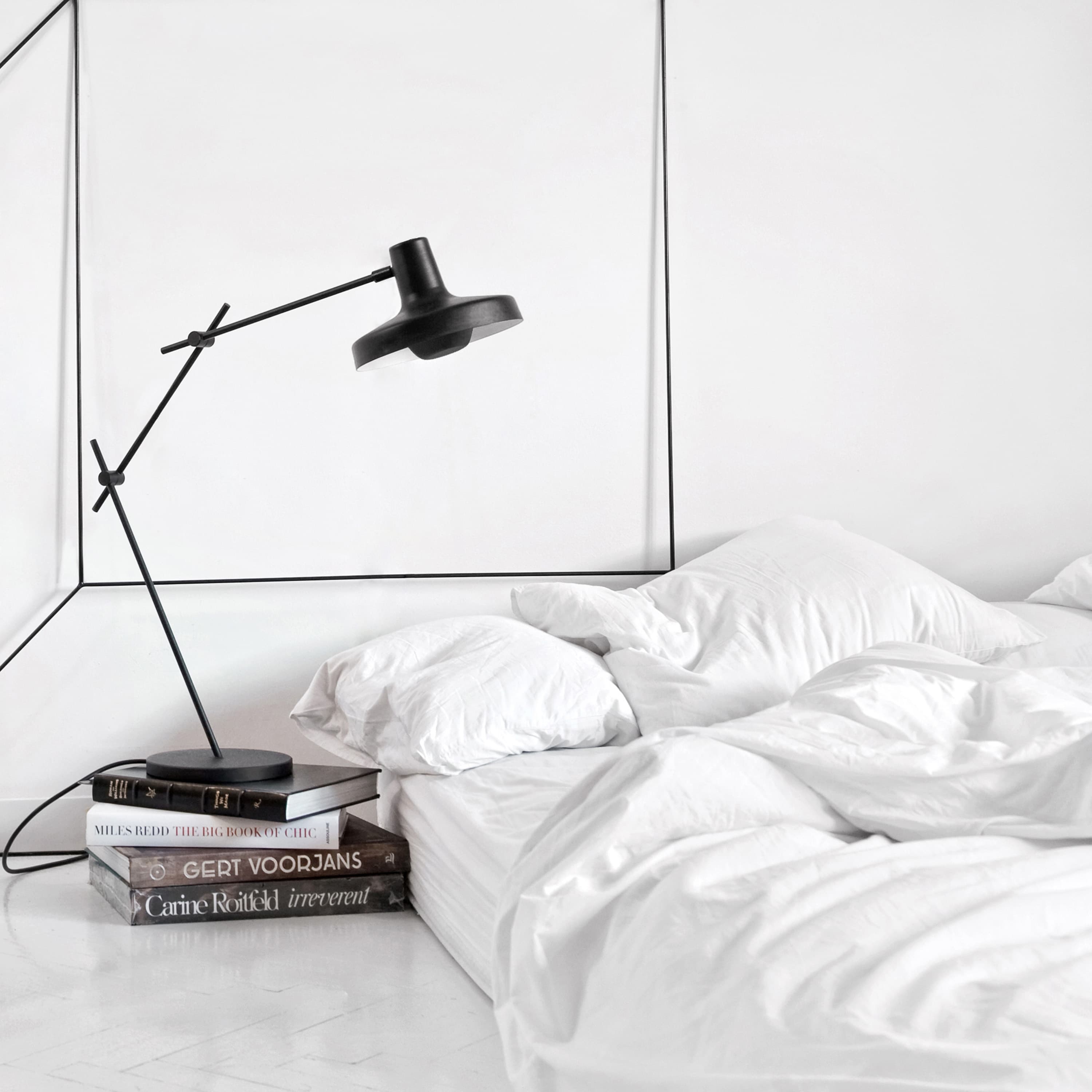 Arigato Table Lamp Black