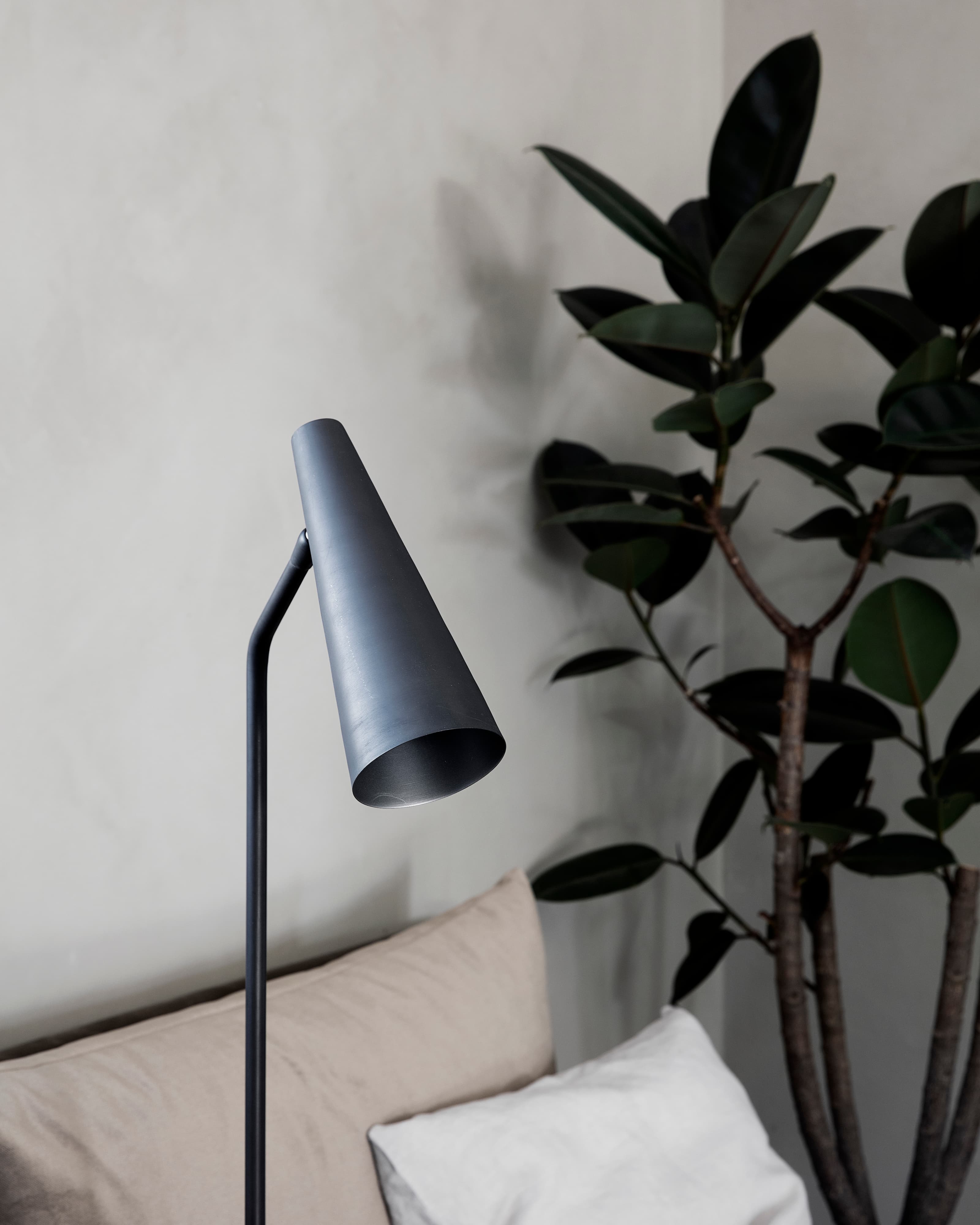 Precise Floor lamp Matte Black 124cm