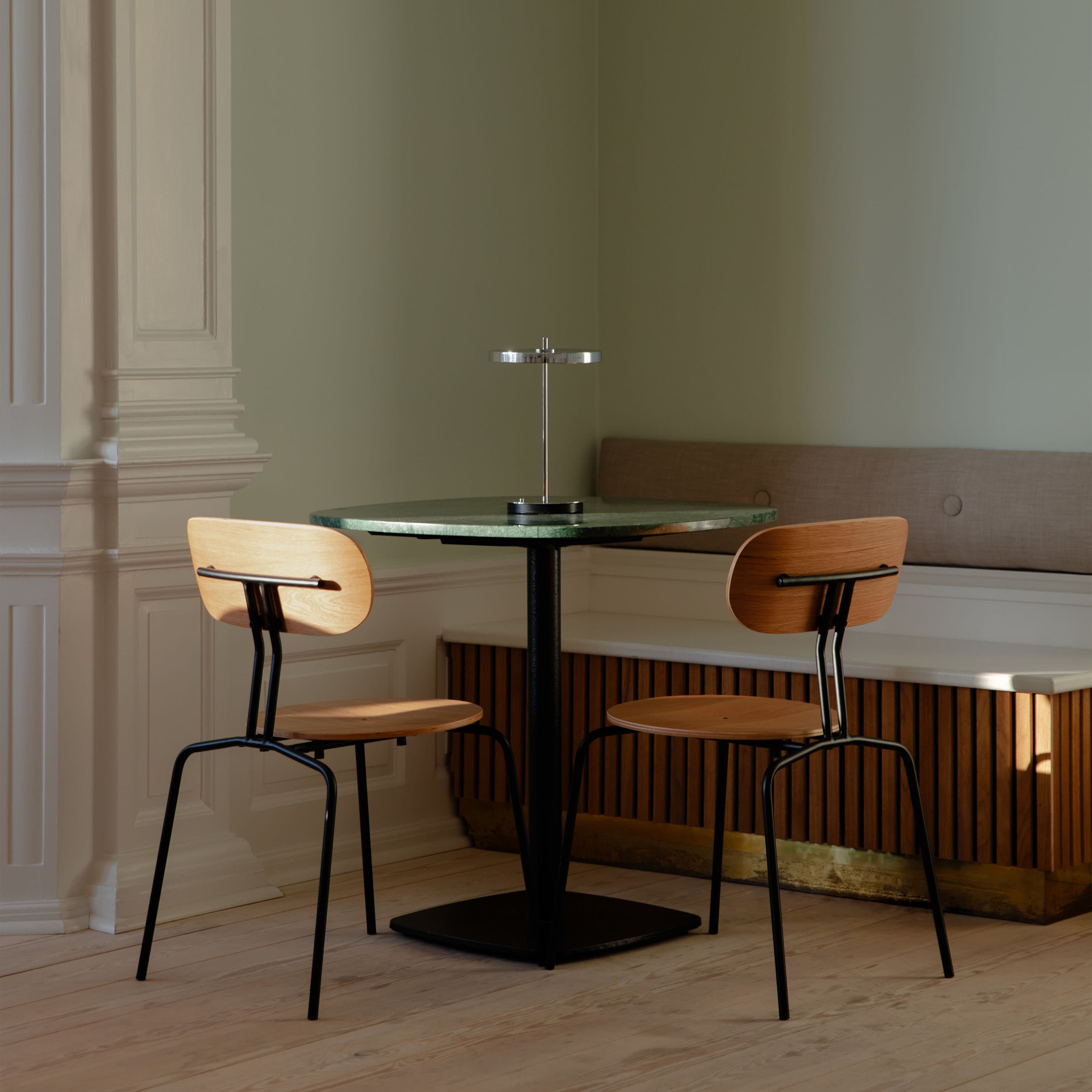 Asteria Move Monochrome Portabel Bordslampa Steel