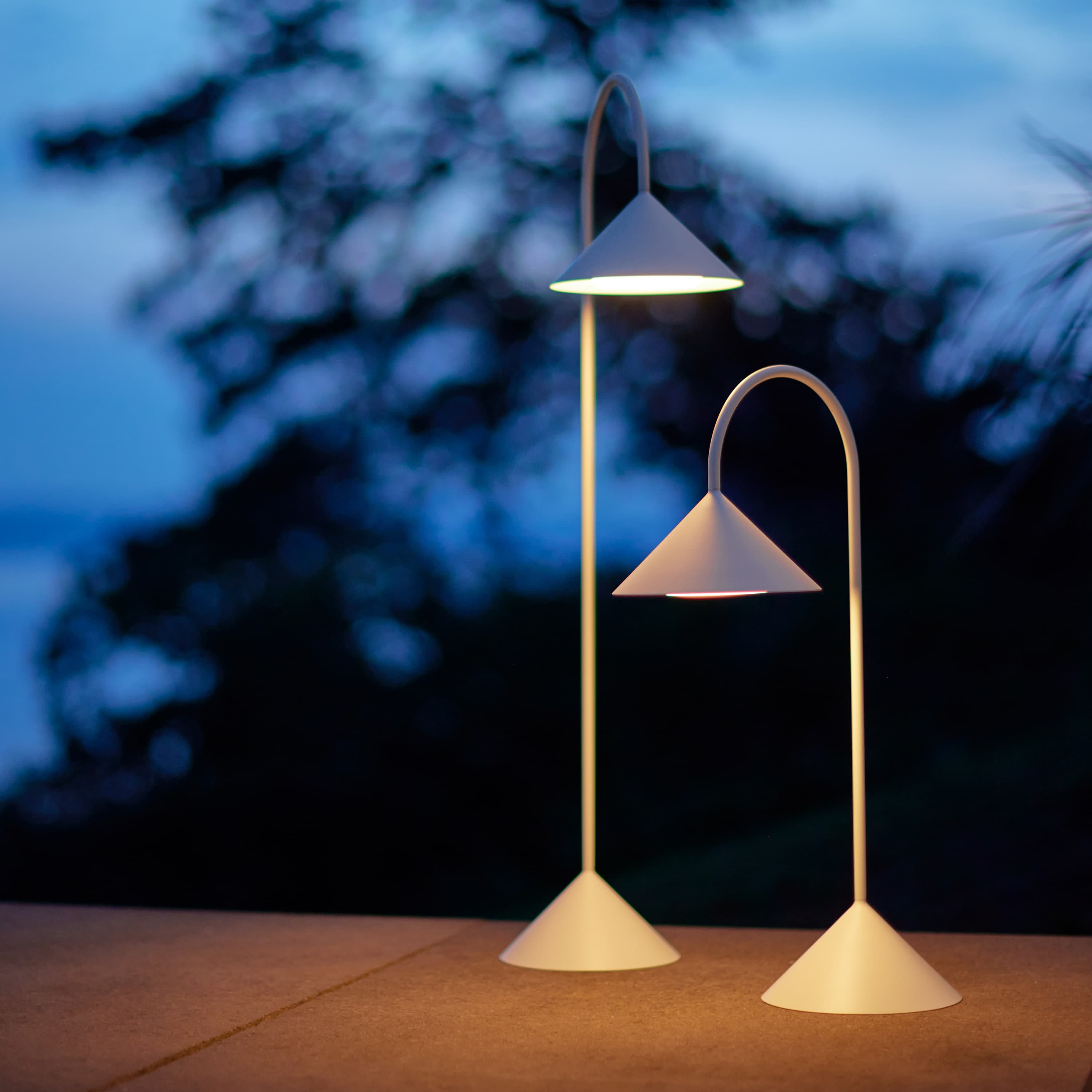 Grasp Tragbare Tischlampe Matt White 47cm