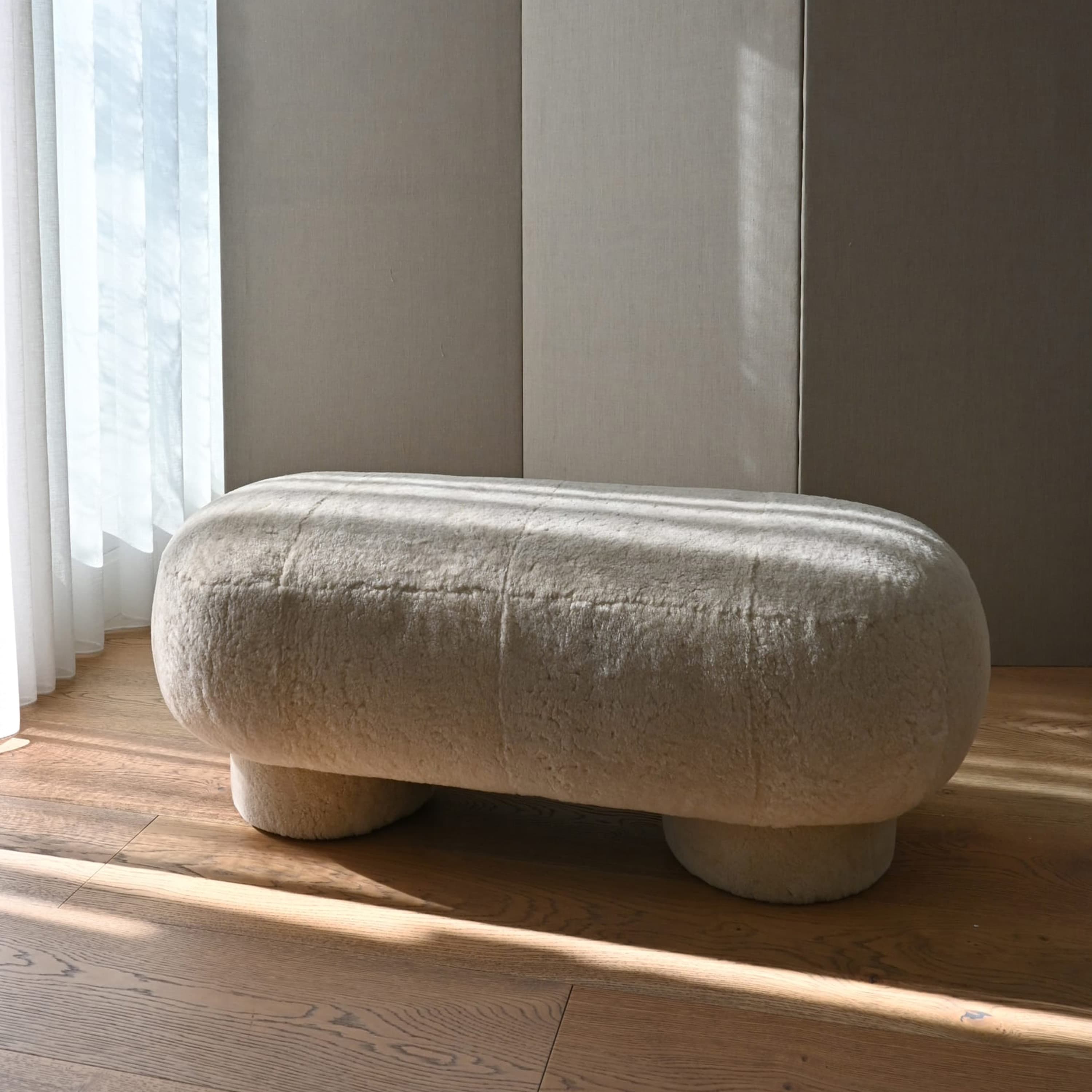 Big Foot Bench Sheepskin Sandshell 120cm