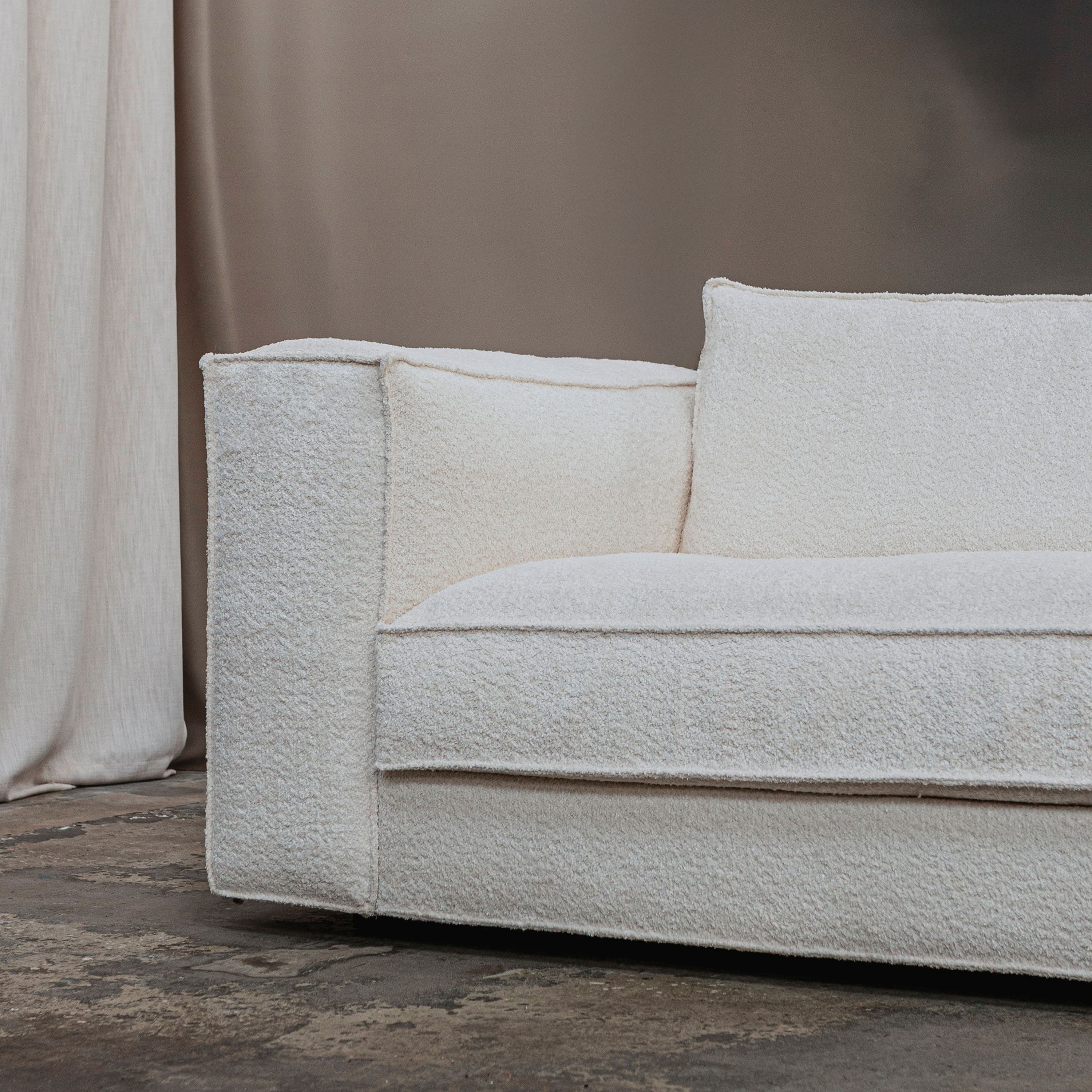 Klinge Sofa Bouclé Soft Offwhite 243cm