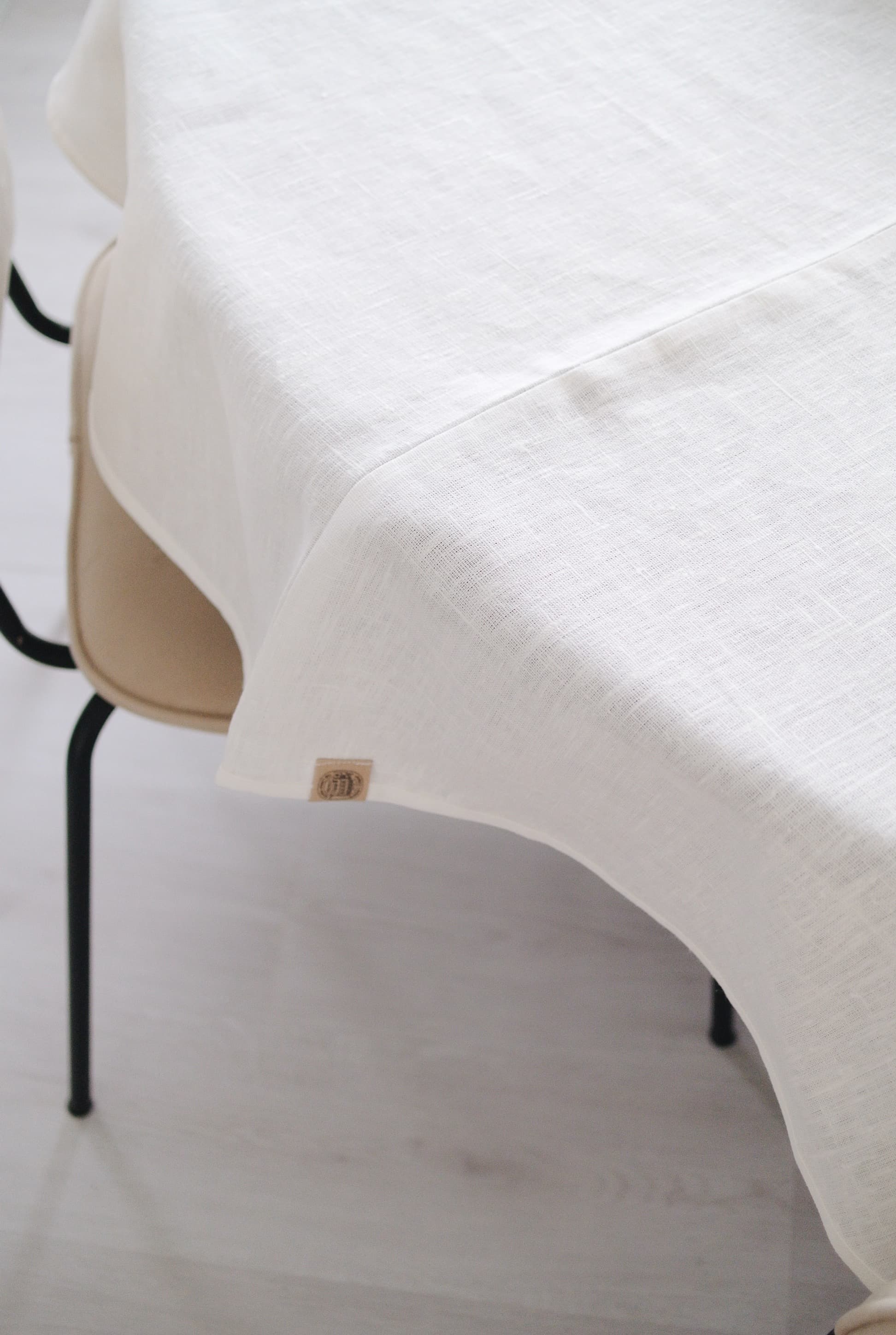 Classic Linen Tablecloth Stone Ø170