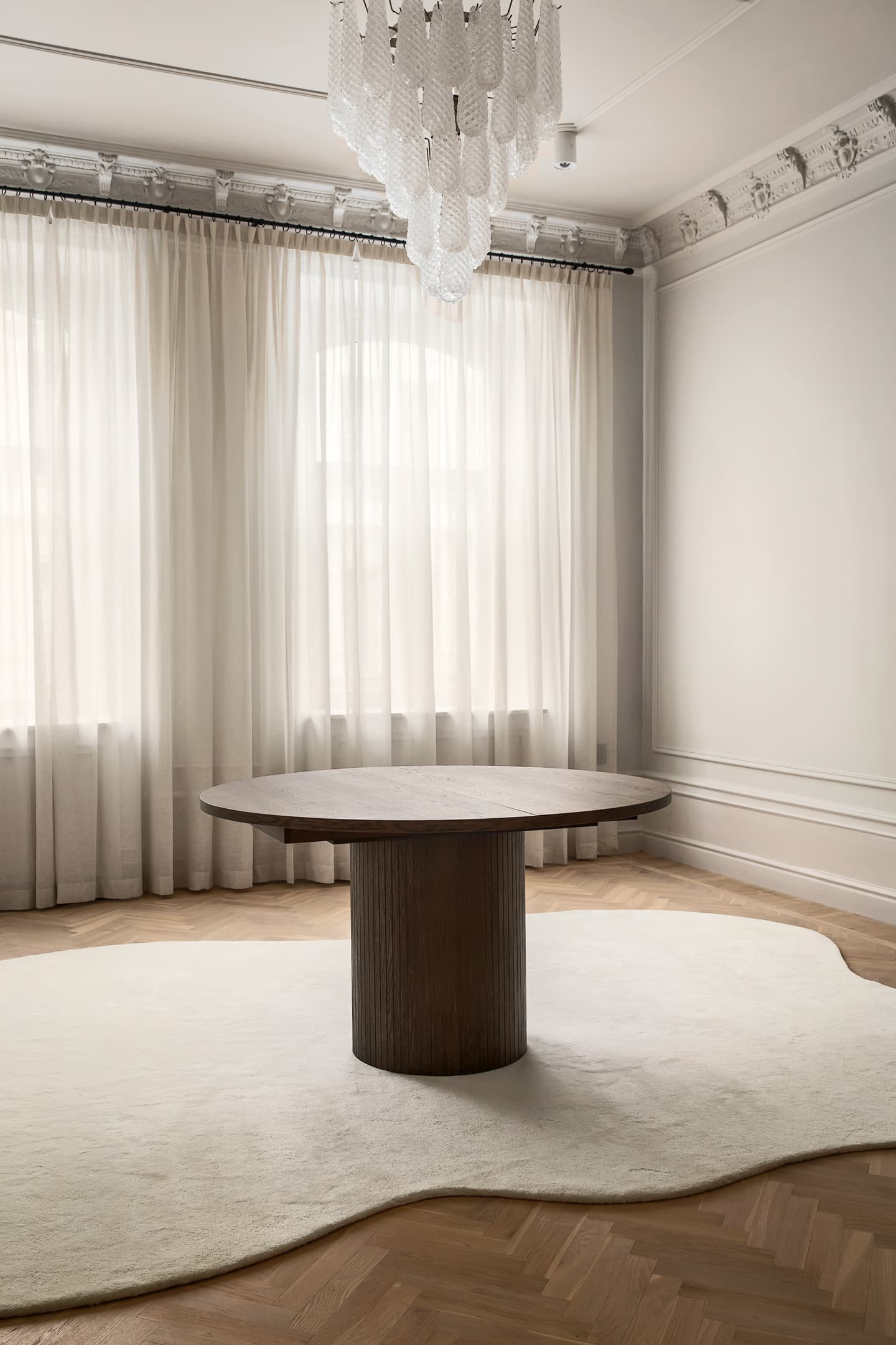 Bauer Dining Table Brown Stained Oak Ø130+50