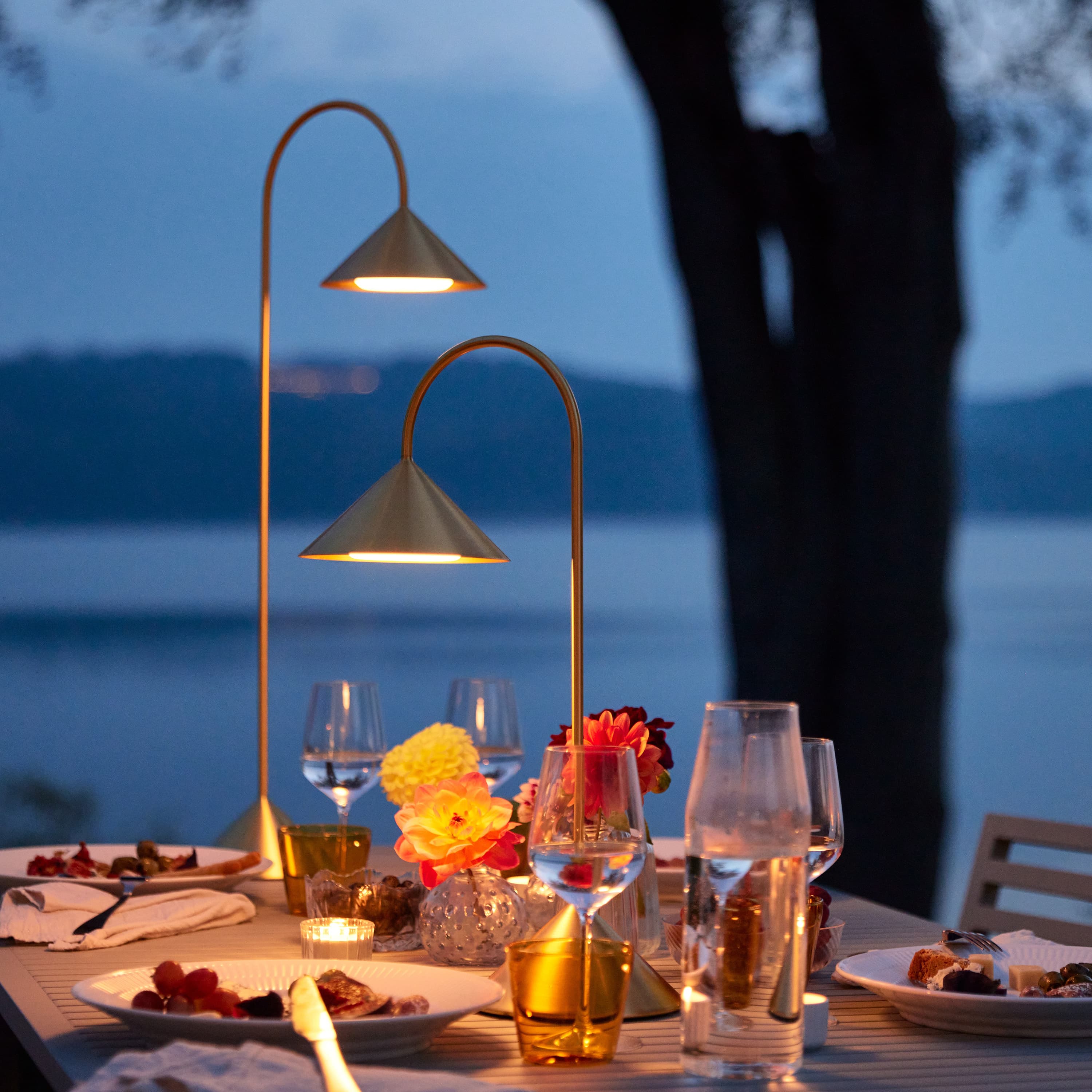 Grasp Tragbare Tischlampe Solid Brass 72cm
