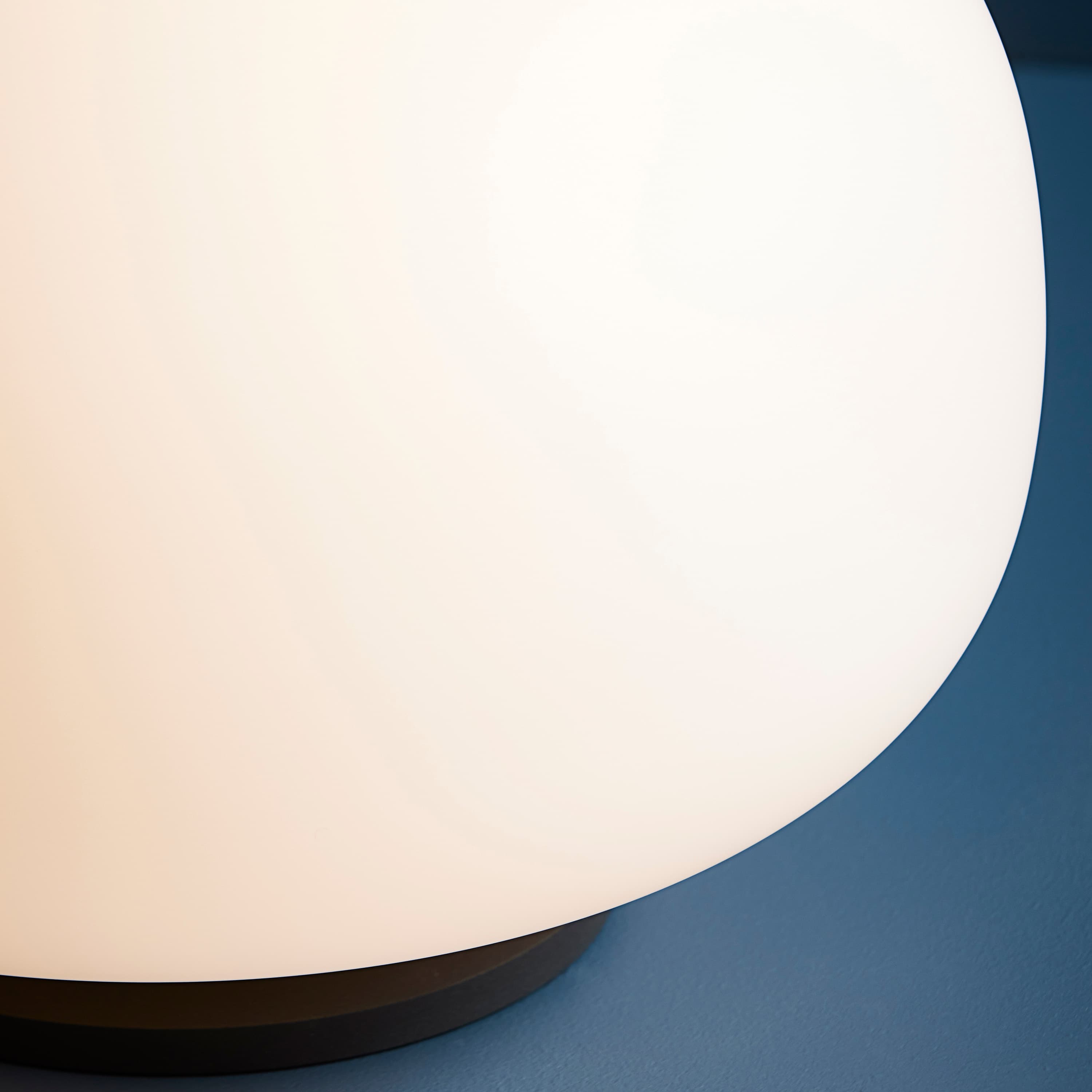 Supernate Table Lamp Opal White/Black Ø38