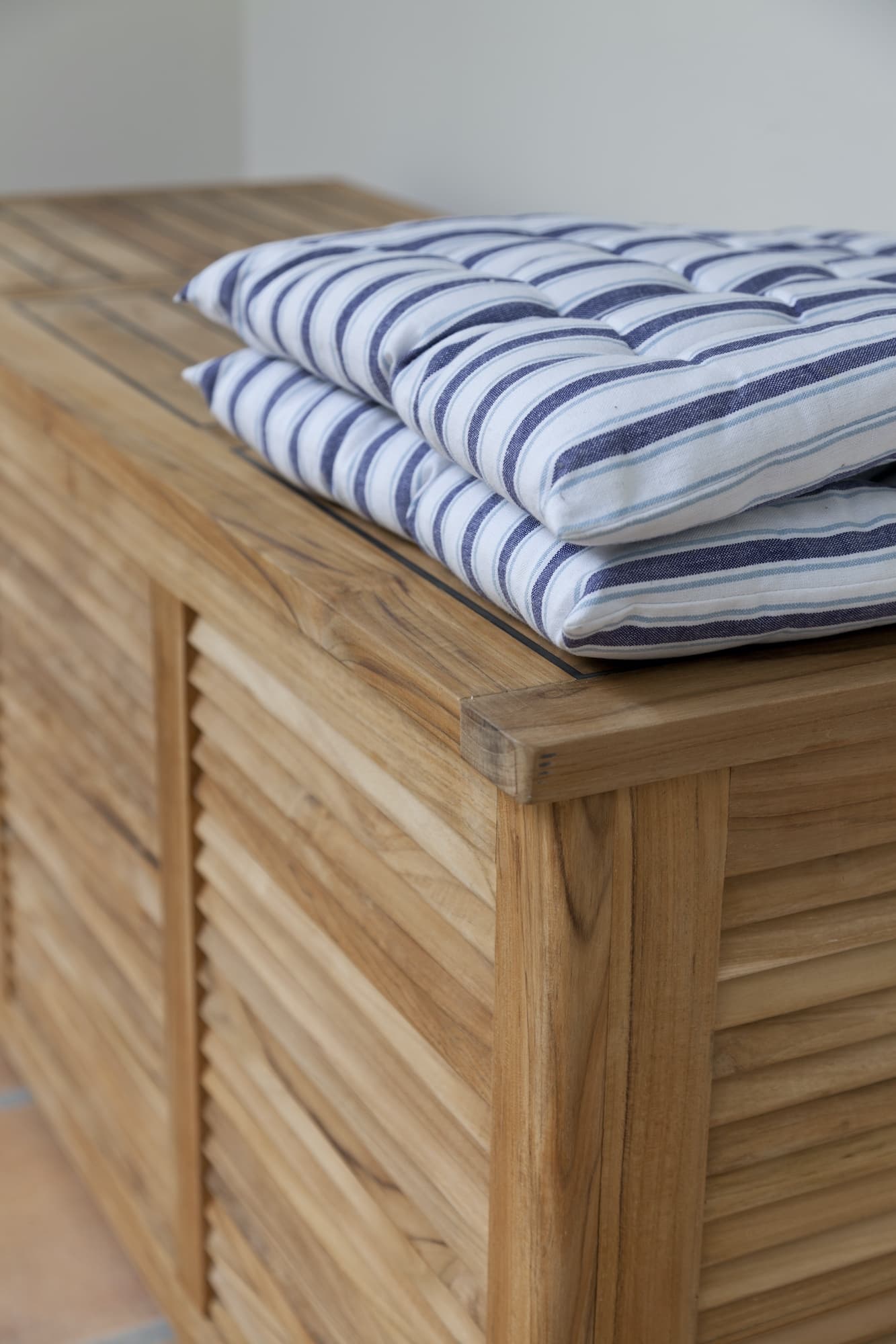 Classic Aufbewahrungsbox aus Teakholz 130cm