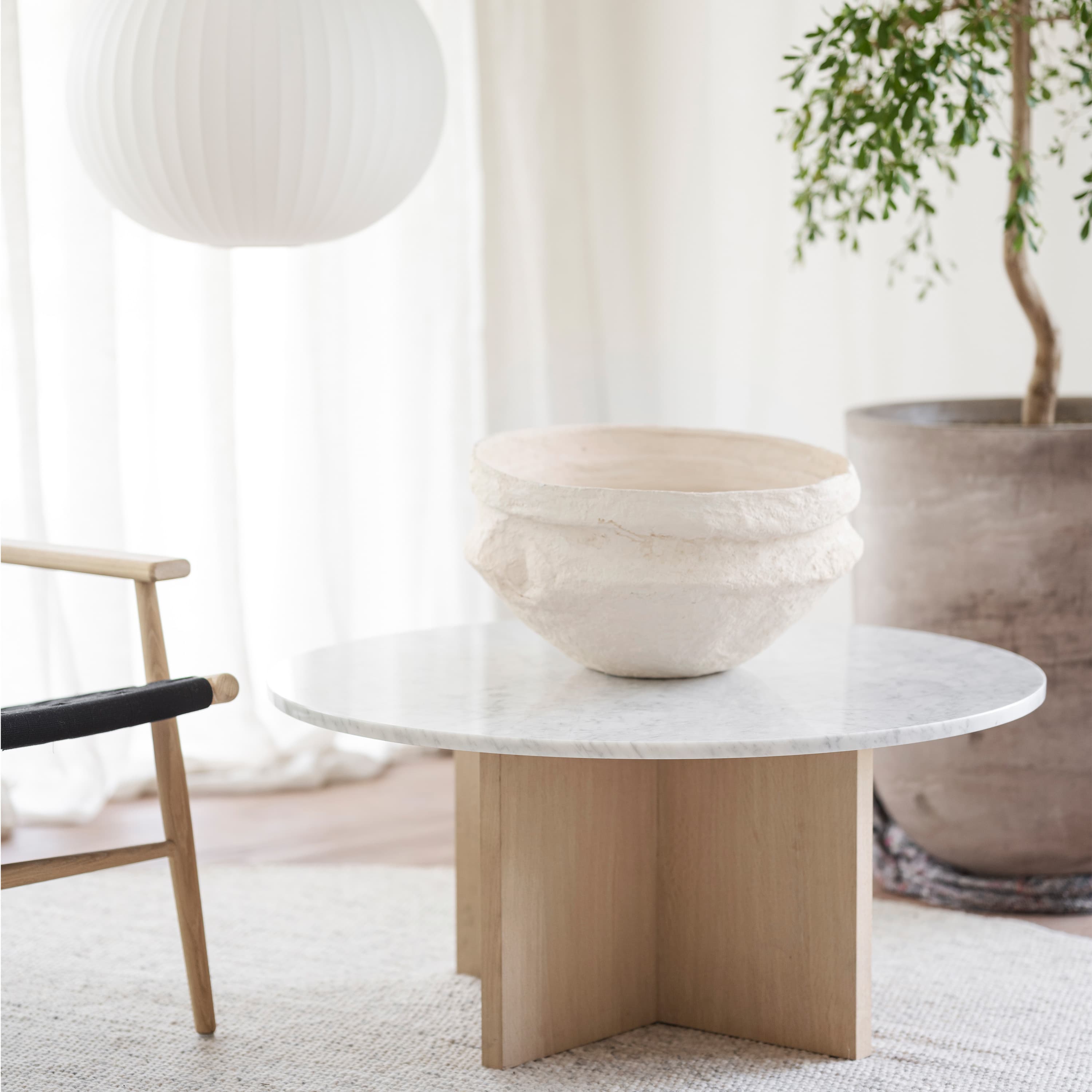 Brooksville Couchtisch Weißer Marmor/Weißpigmentiert Ø90