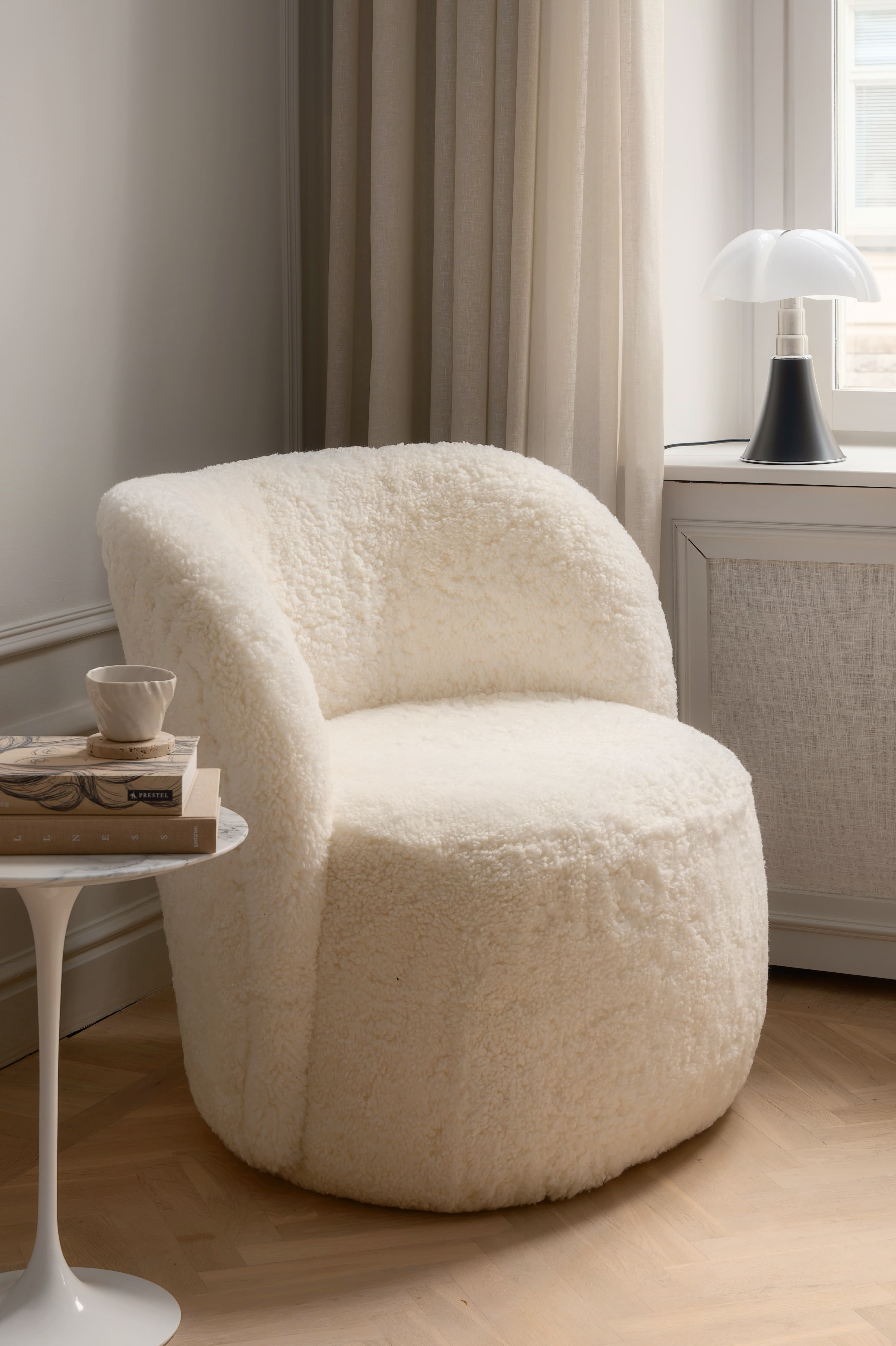Lollo Sessel Schaffell White