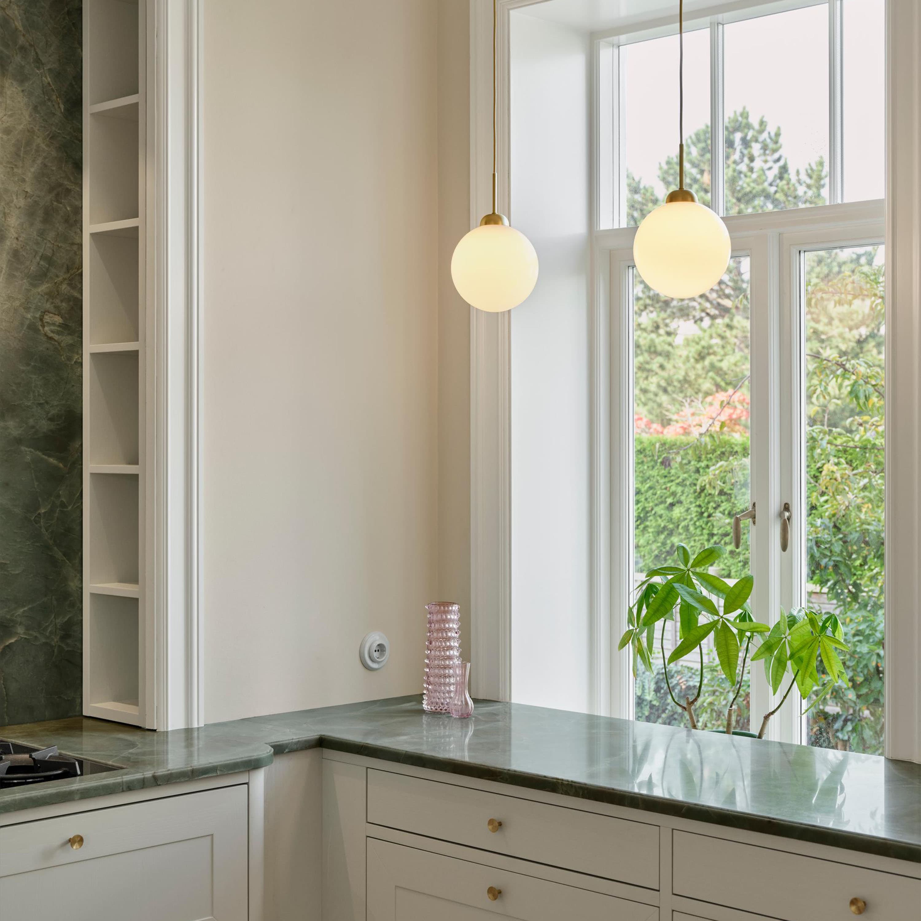 Apiales 1 Deckenleuchte Brushed Brass/Opal Large
