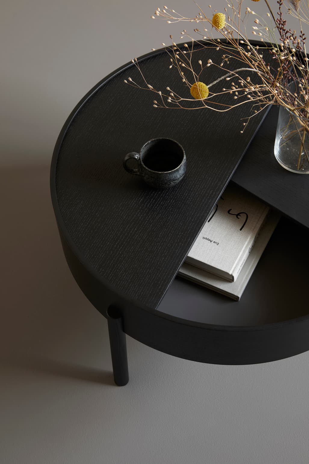 Arc Couchtisch Black Ash Ø89