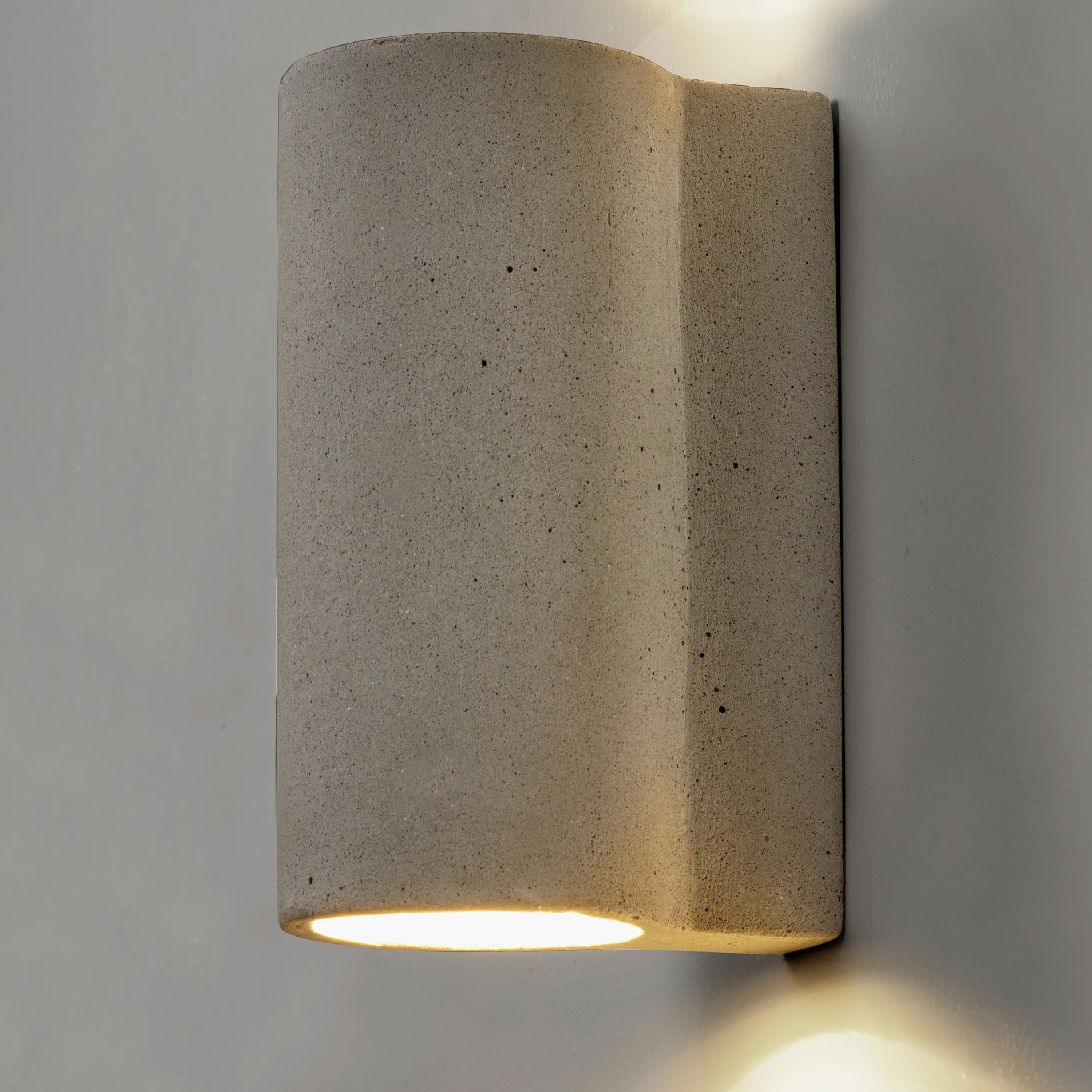 °3 Primary Shape Vägglampa Concrete