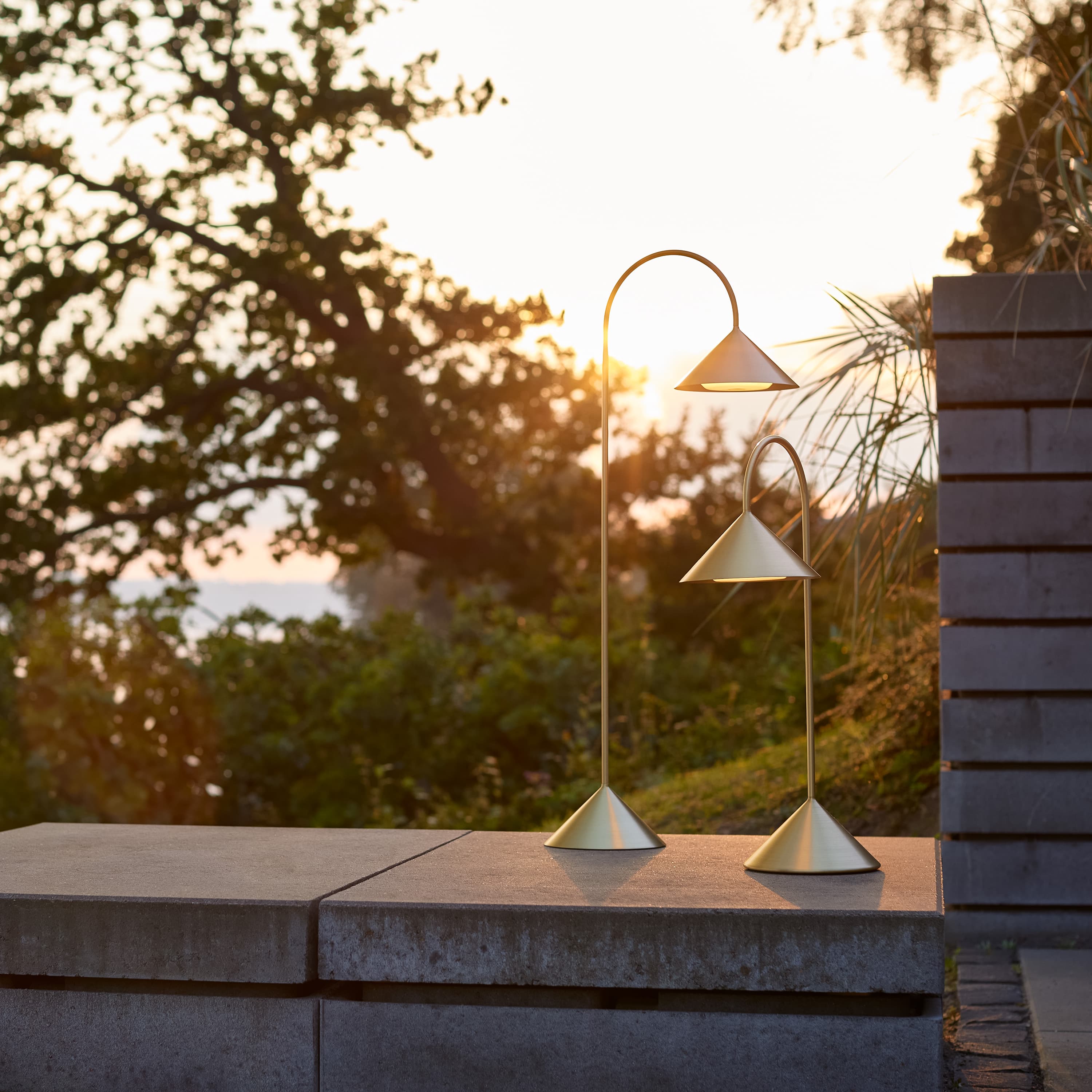 Grasp Tragbare Tischlampe Solid Brass 72cm