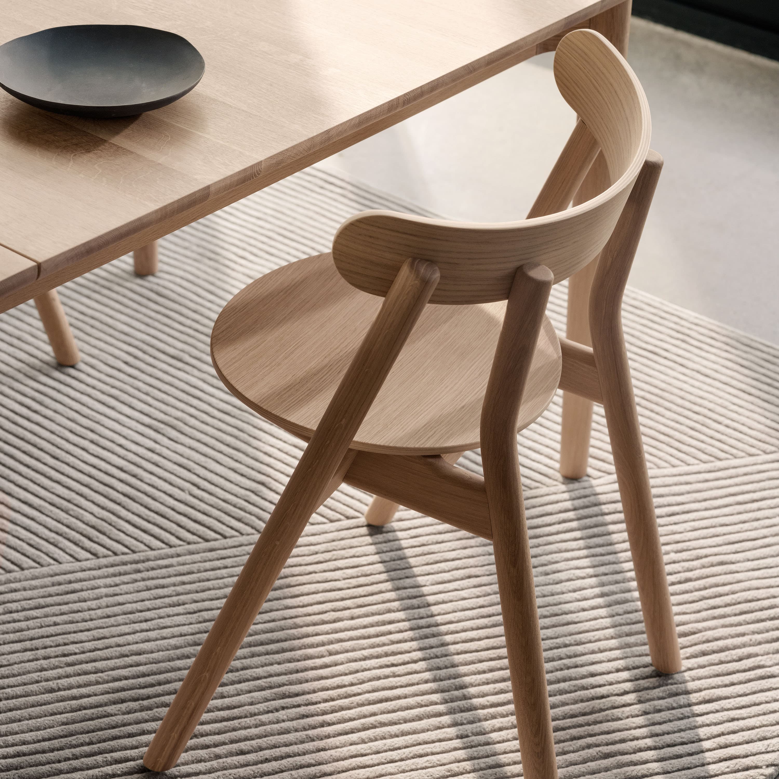Oaki Esszimmerstuhl Black Leather/Black Oak