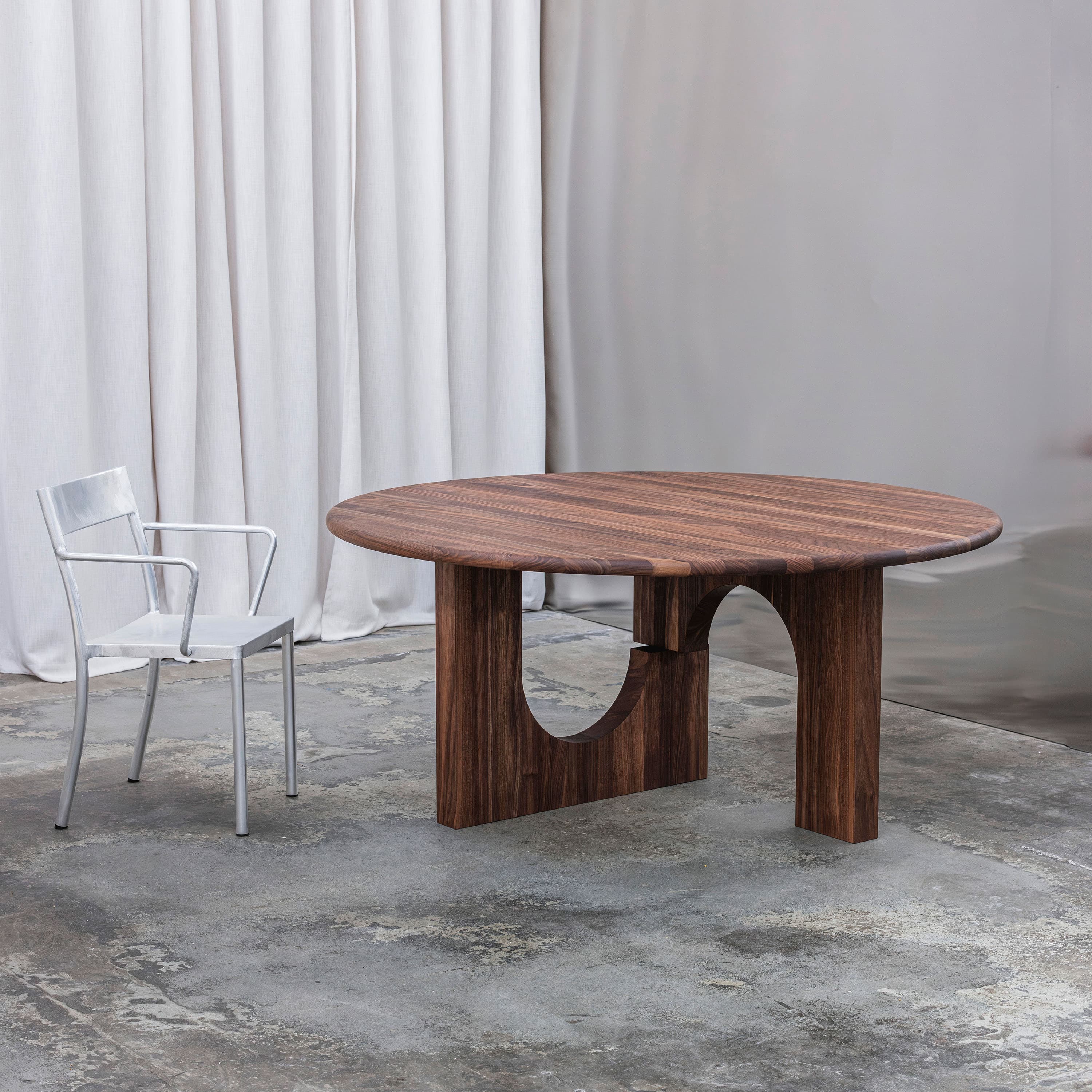 Sanders Dining Table Walnut Ø160