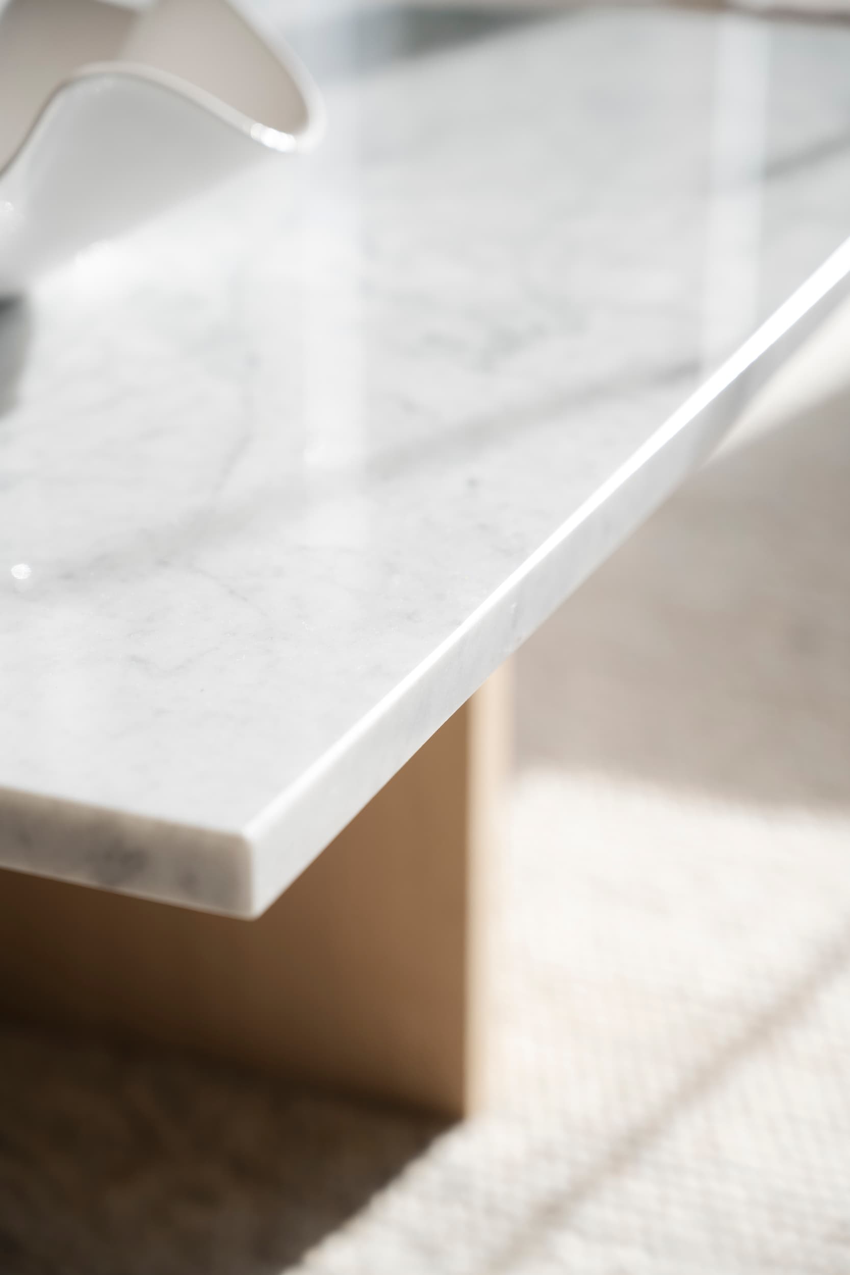 Brooksville Couchtisch Weißer Marmor/Weiß pigmentiert 90x90