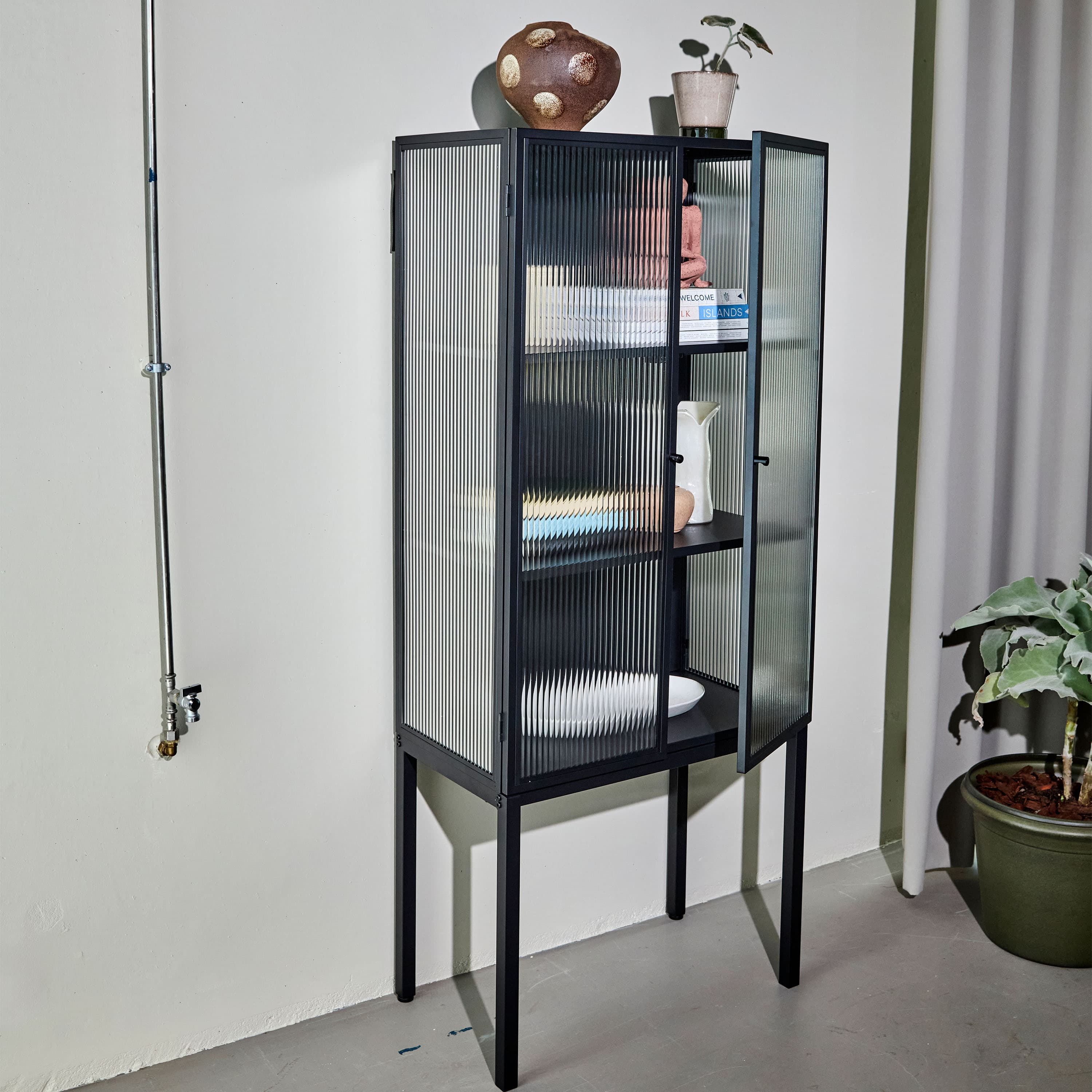 Cabin Skåp Svart 70x168