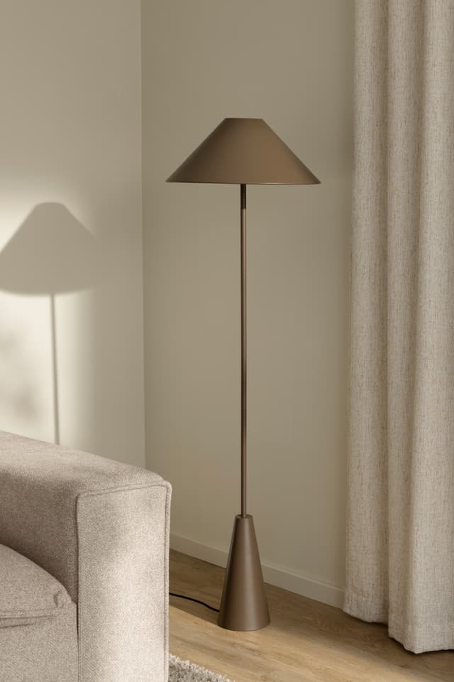 Cannes Stehlampe Mokka