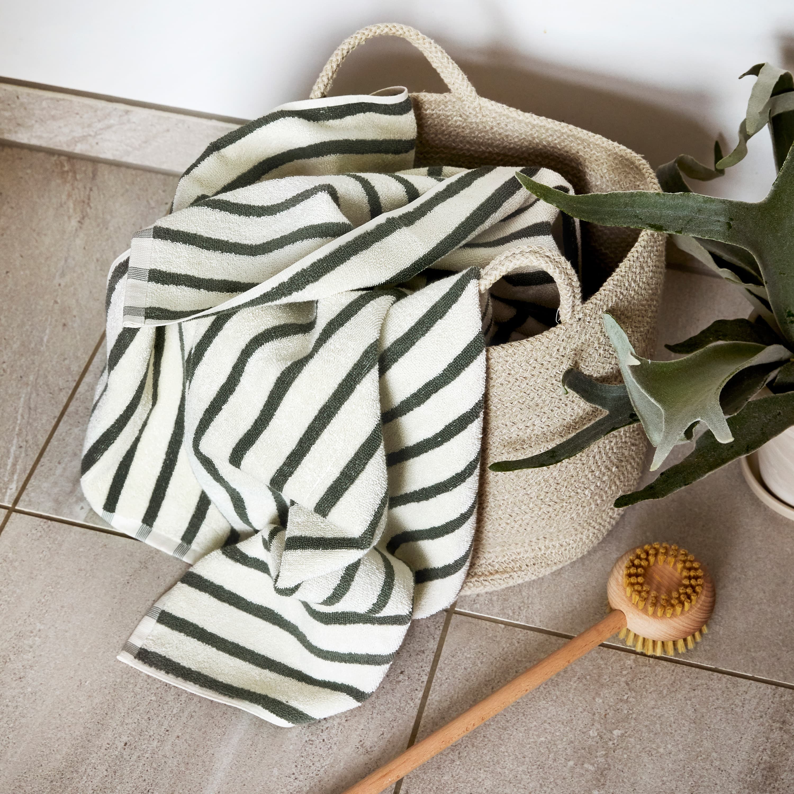 Everyday Stripe Handtuch Nordisch Grün 50x90