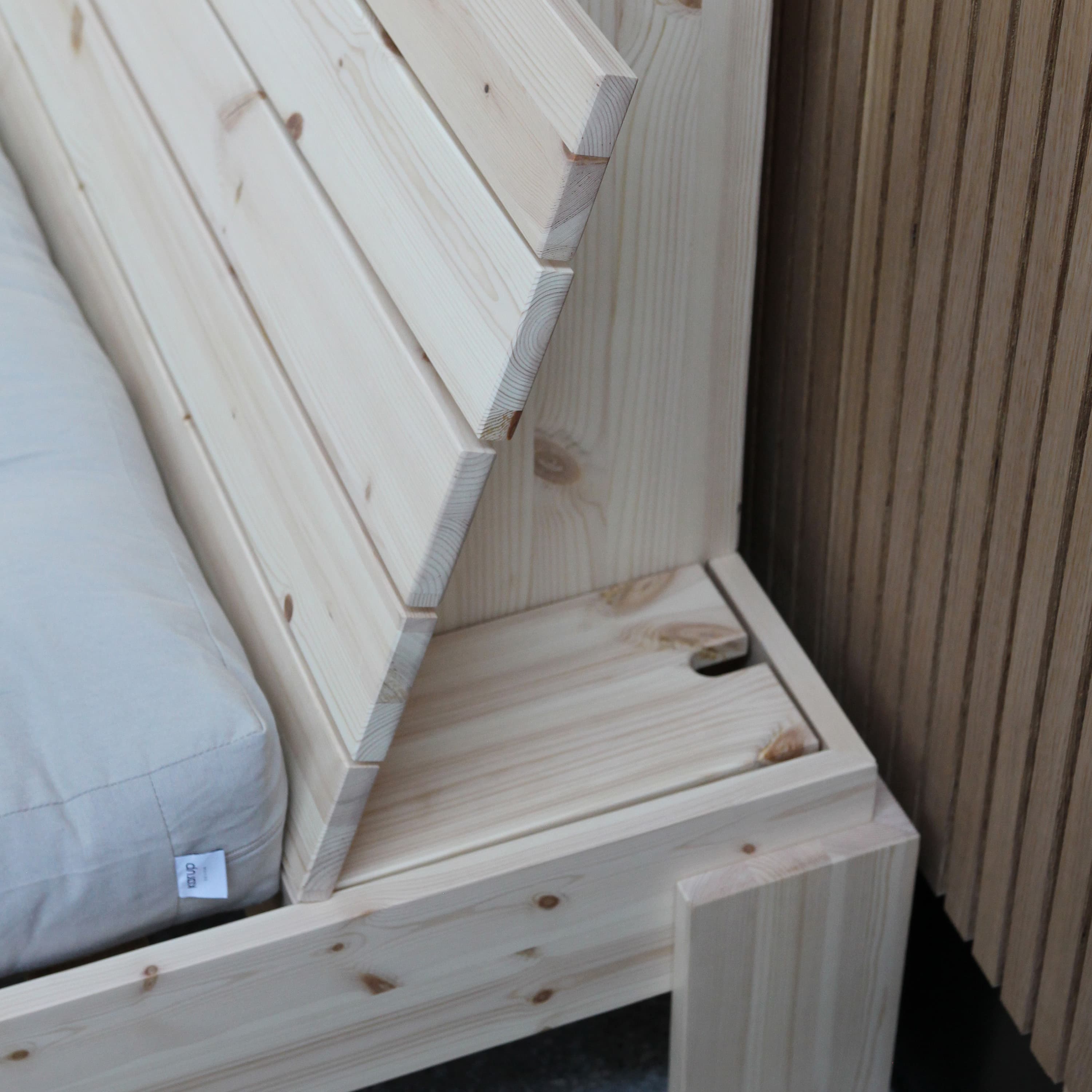 Layers Bed frame with Headboard Natural 140x200