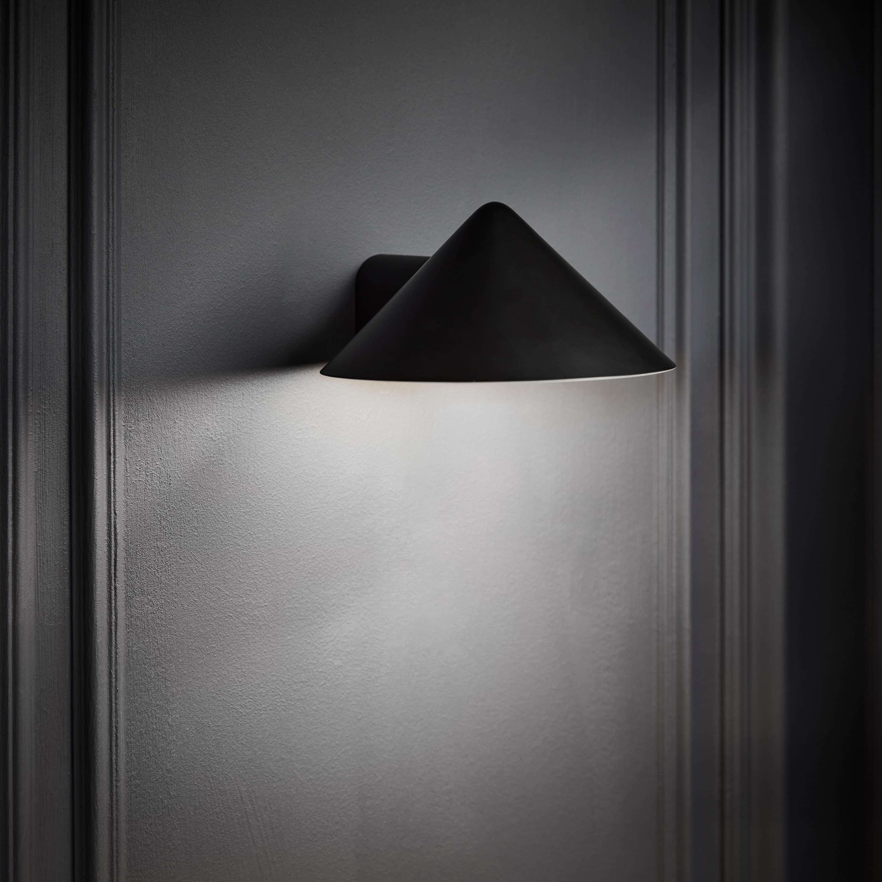 Grasp Wall Lamp Matt Black