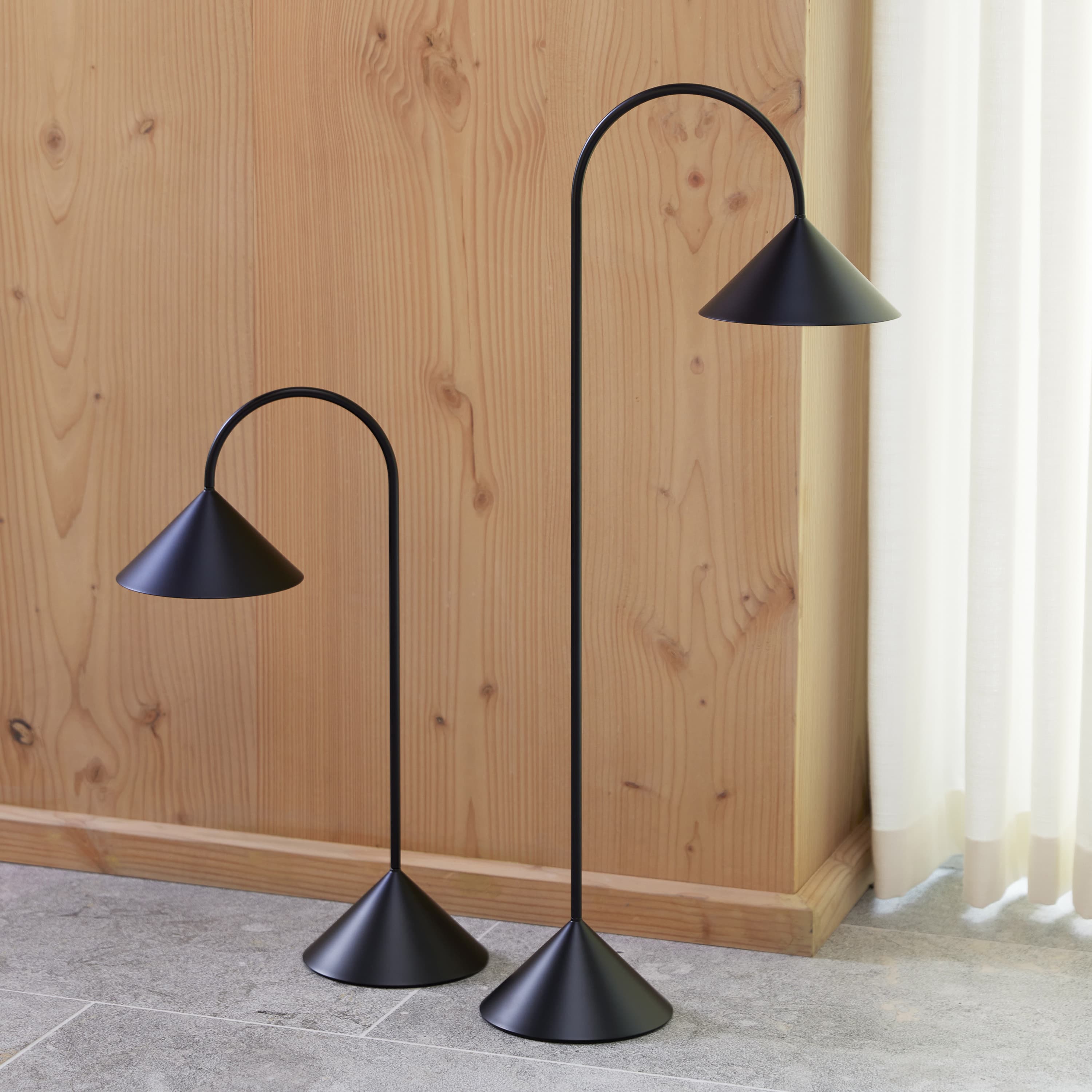 Grasp Tragbare Tischlampe Matt Black 47cm