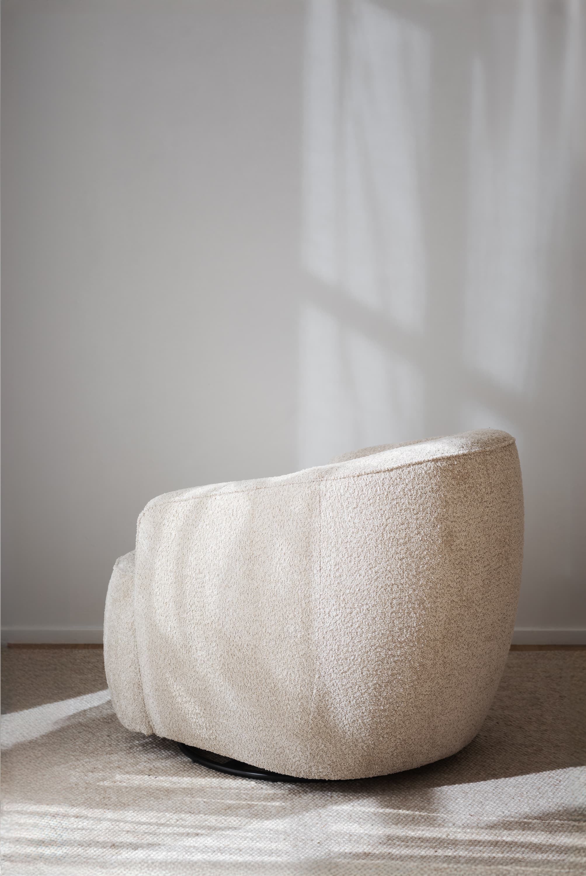 Dermot Armchair Swivel Legs Light Beige