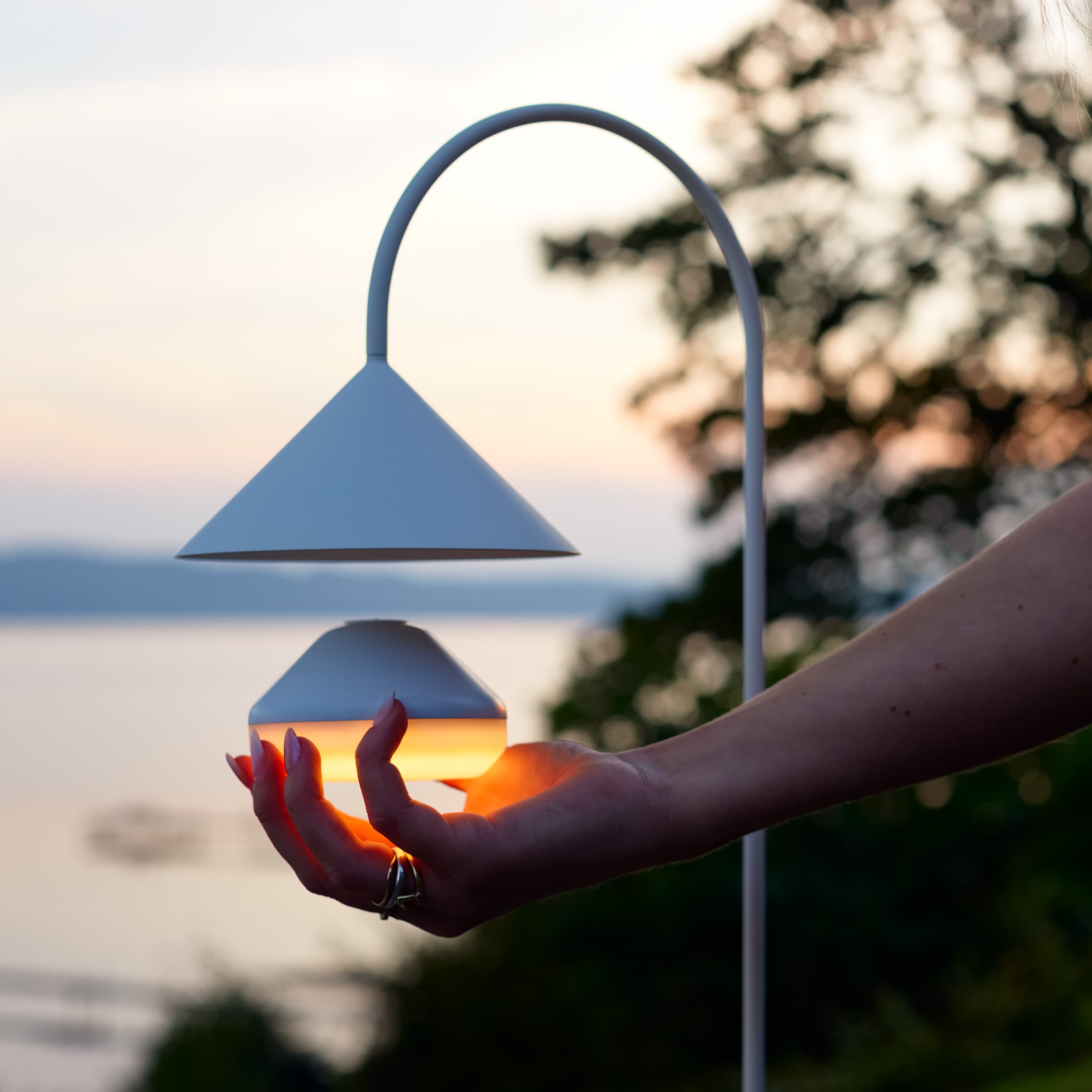 Grasp Tragbare Tischlampe Matt White 47cm
