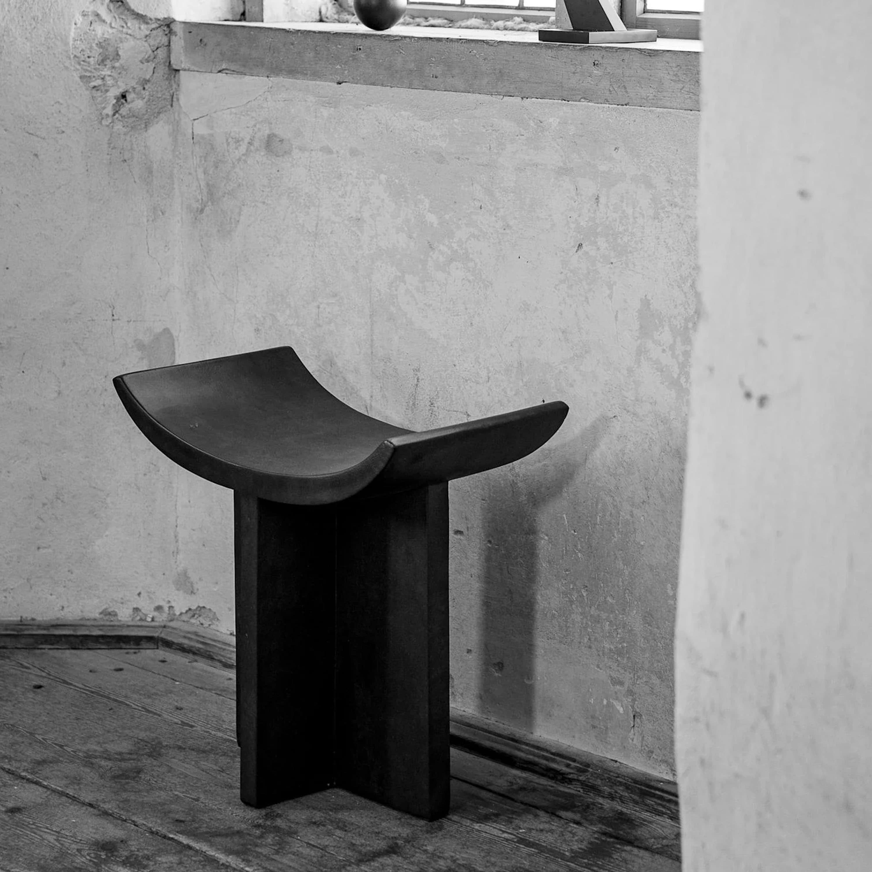 Brutus Hocker Natural Oak
