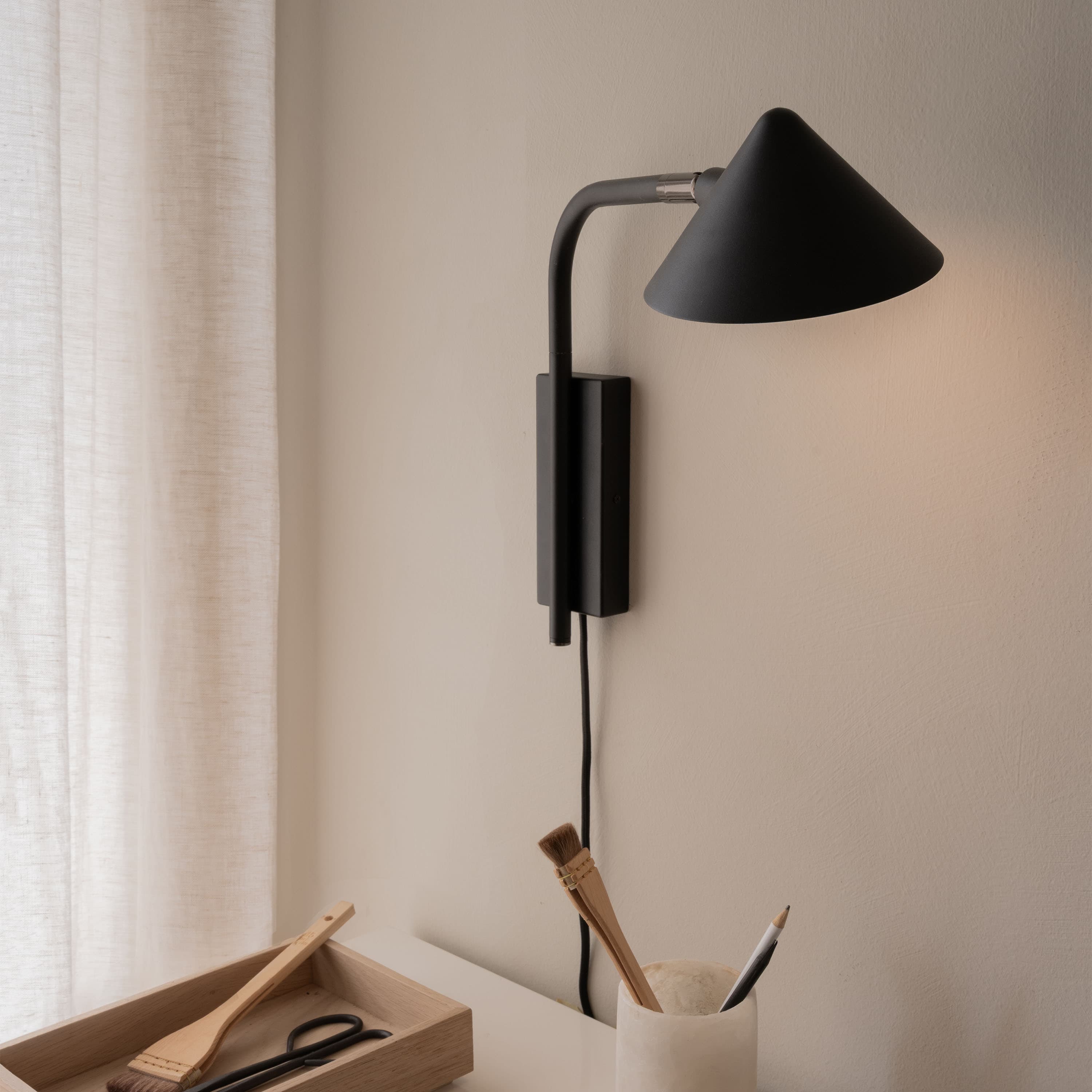 Kuro Wandleuchte Schwarz 32cm