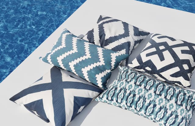 Ikat Sema Outdoor Zierkissen Heaven Blau/Off-Weiß 40x60