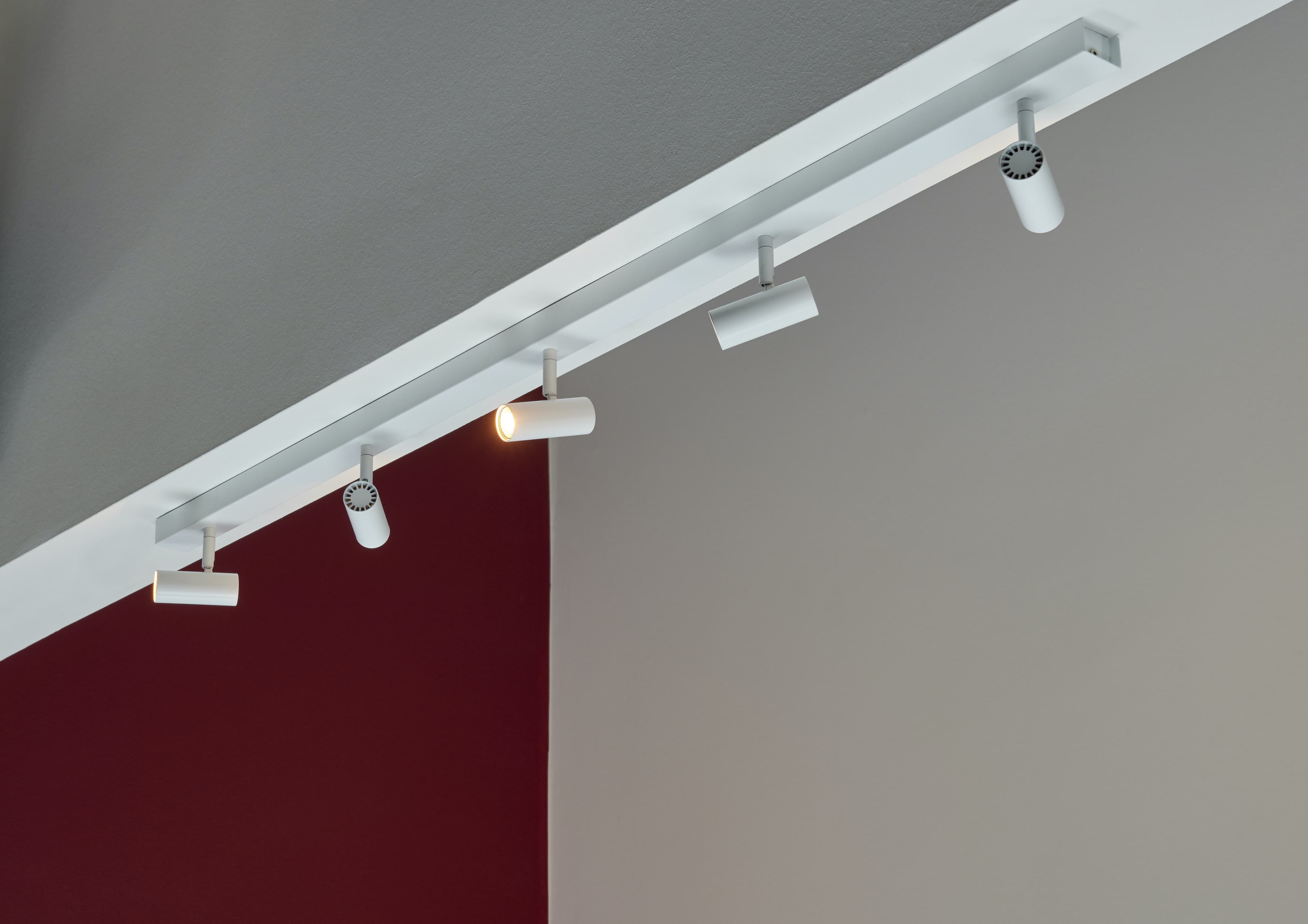 Omari 5-Spot Spotlight White