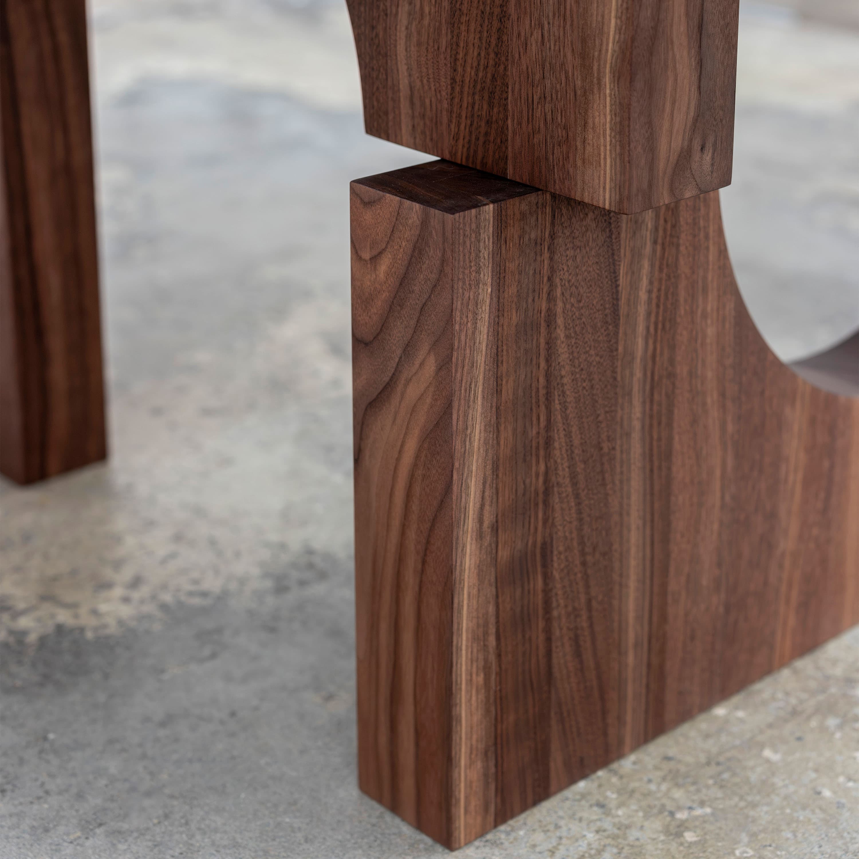 Sanders Dining Table Walnut Ø160