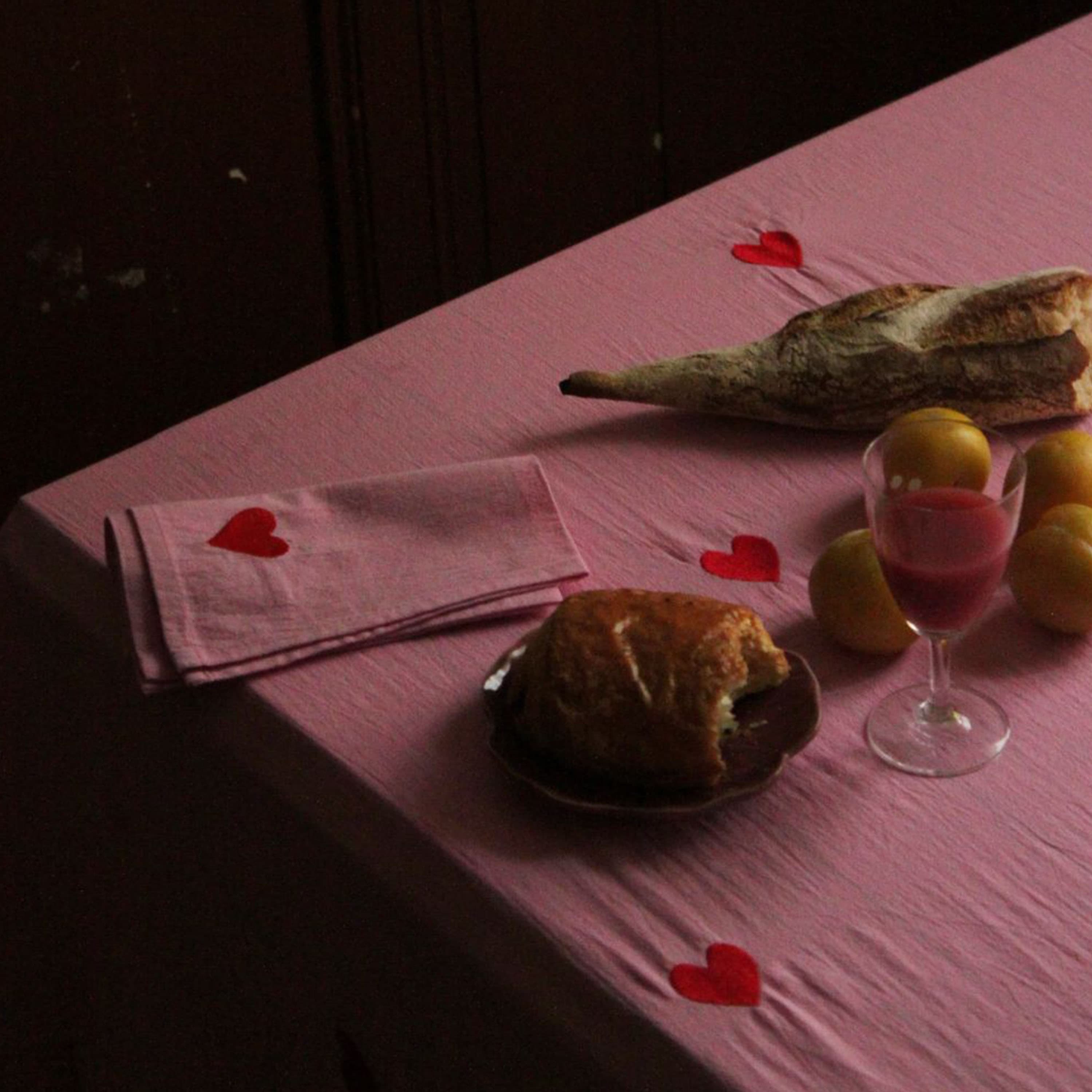 Pink Hearts Tischdecke 145x250