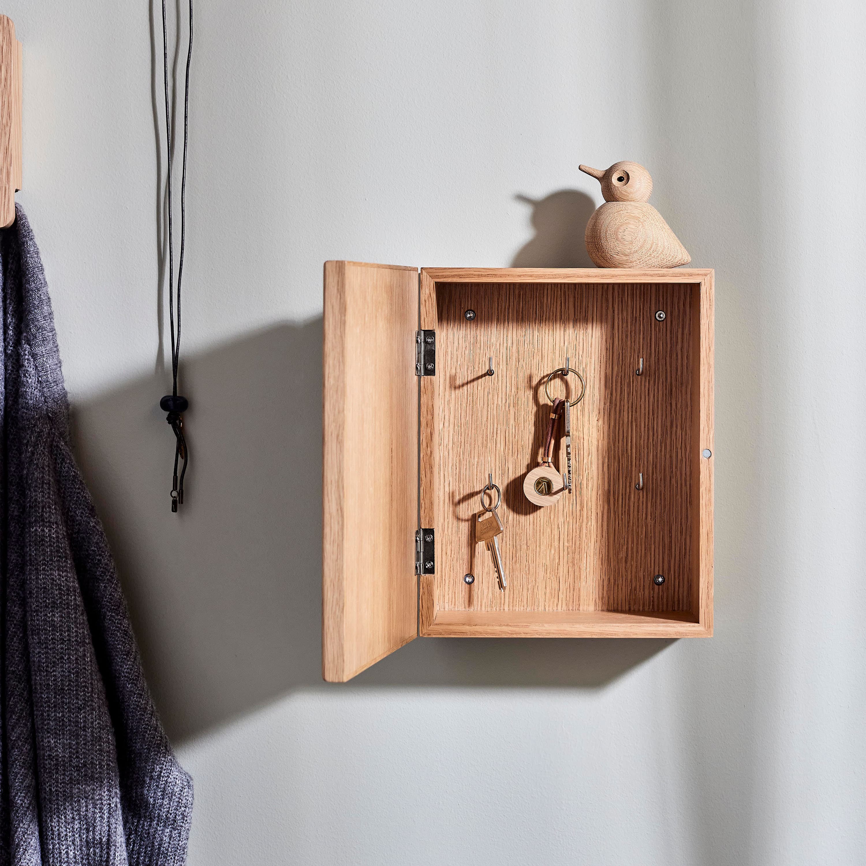 Andersen Key Cabinet Oak 19x25