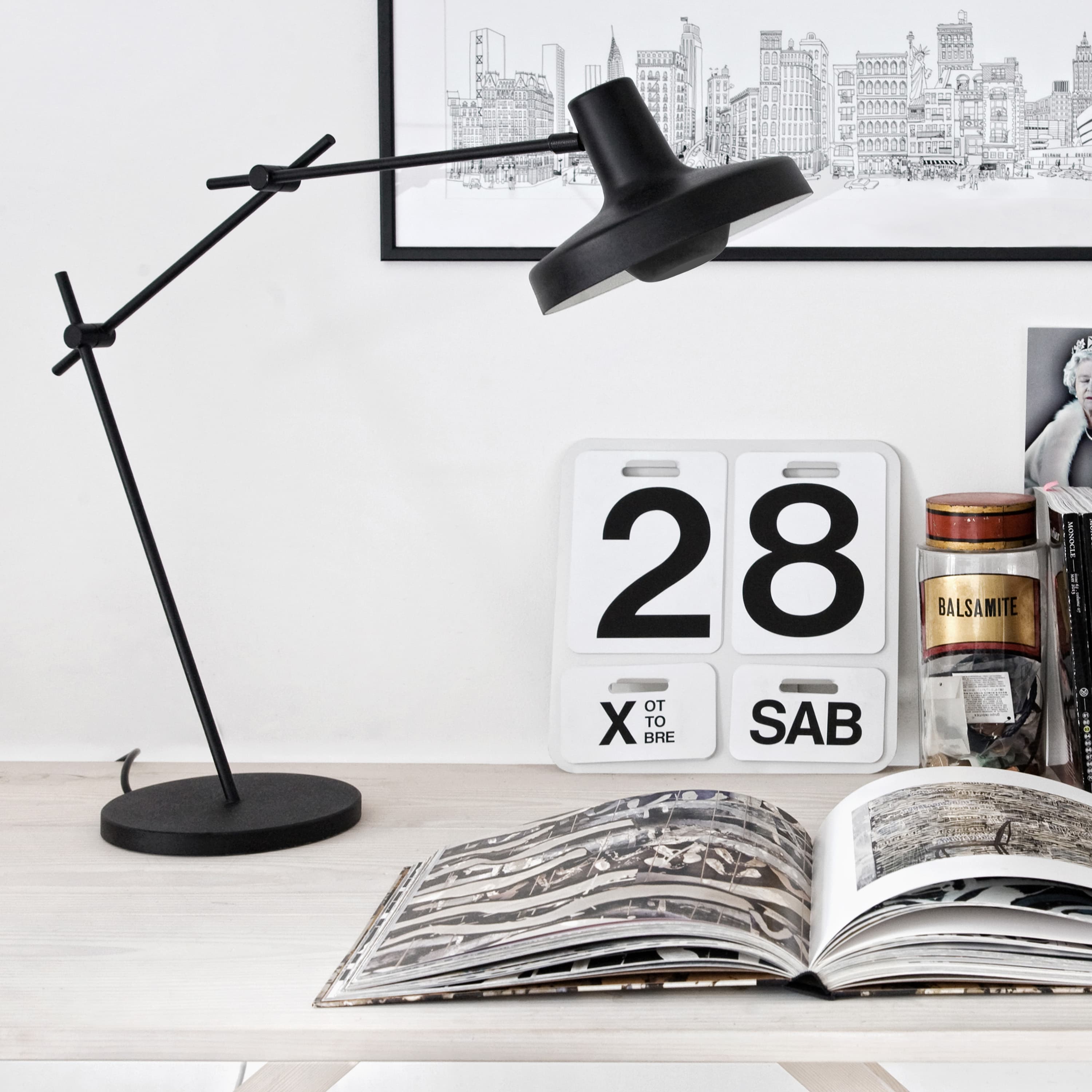 Arigato Table Lamp Black