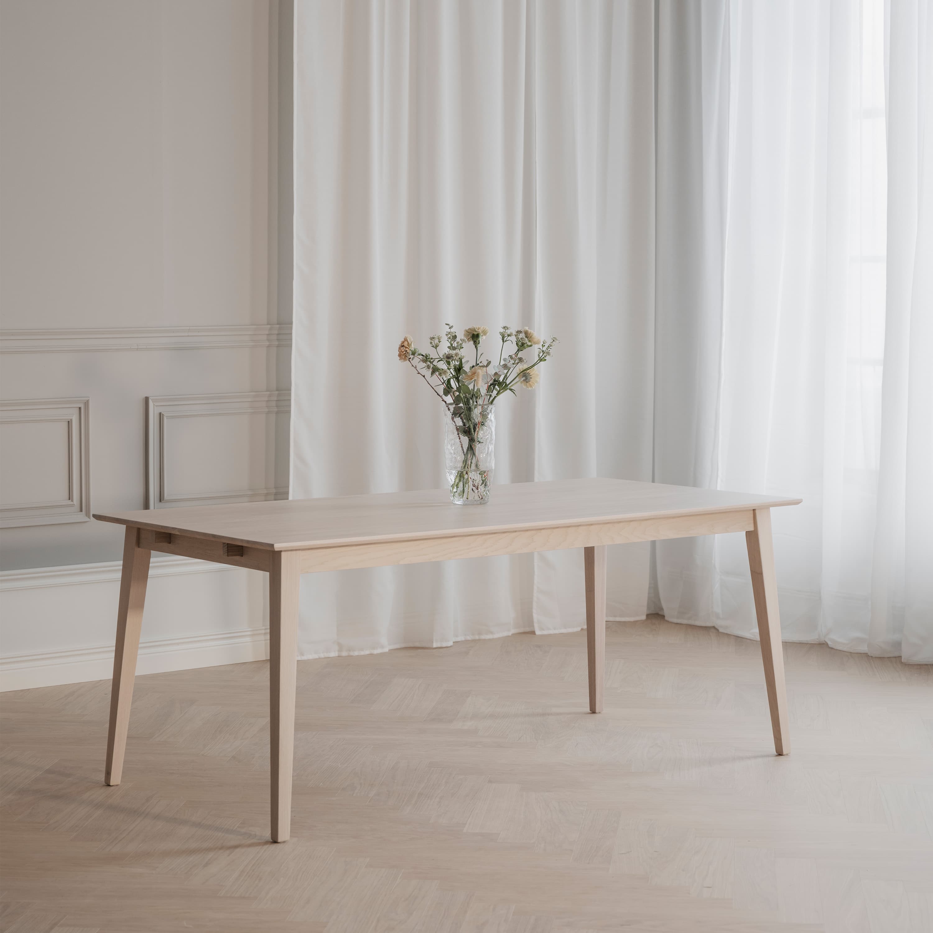 Filippa Esstisch Weißpigmentiert 180cm