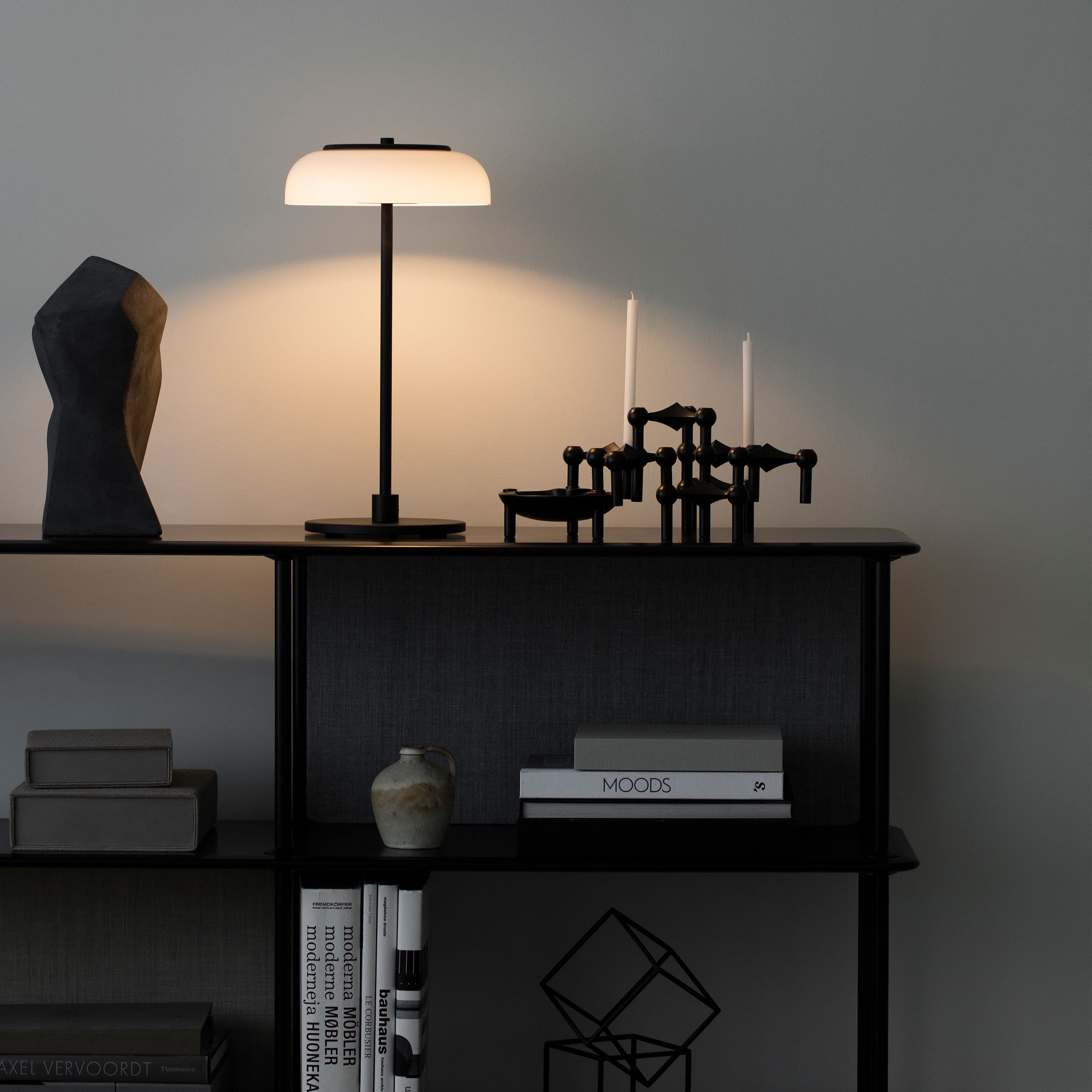 Blossi table lamp Black/Opal Small