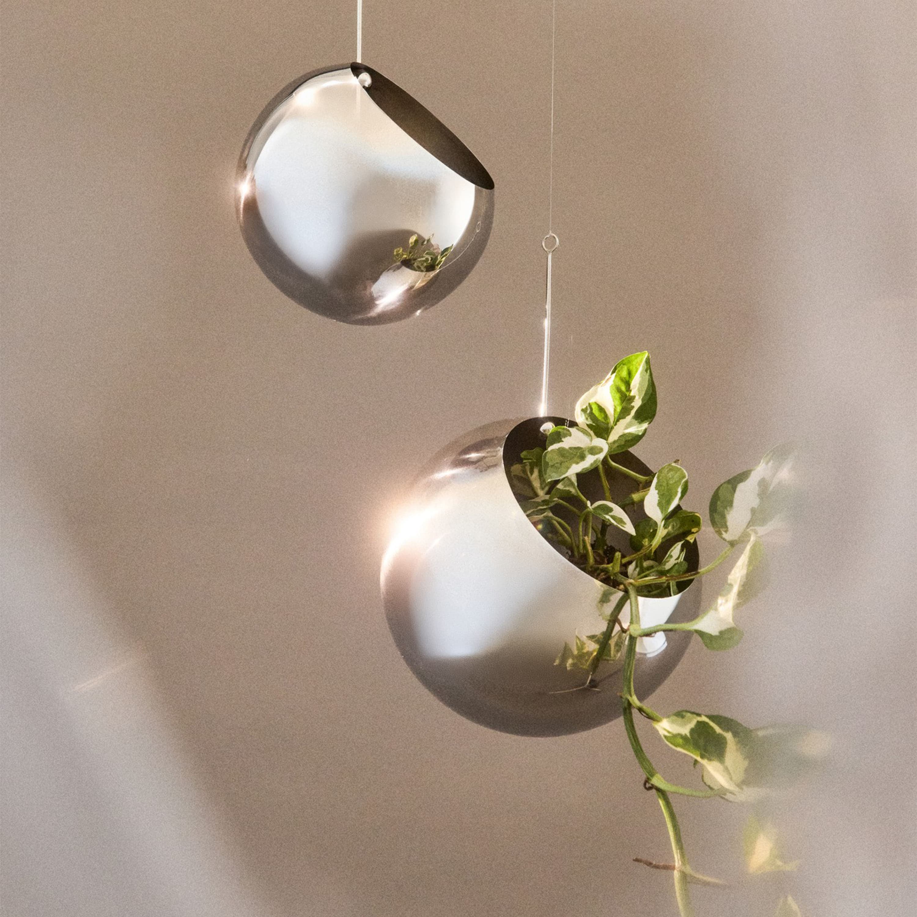 Globe Wall Flowerpot Taupe Ø21