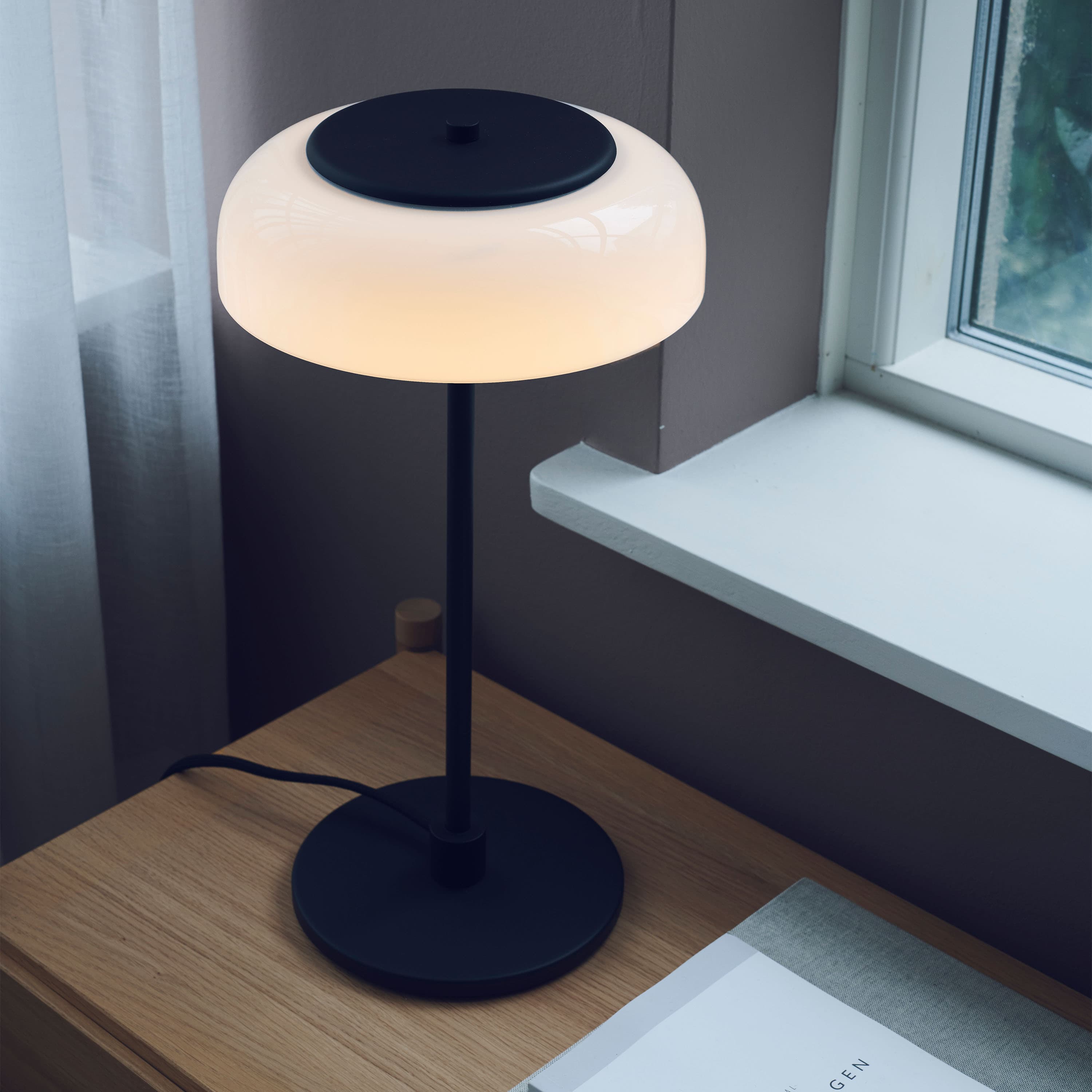 Blossi table lamp Black/Opal Small