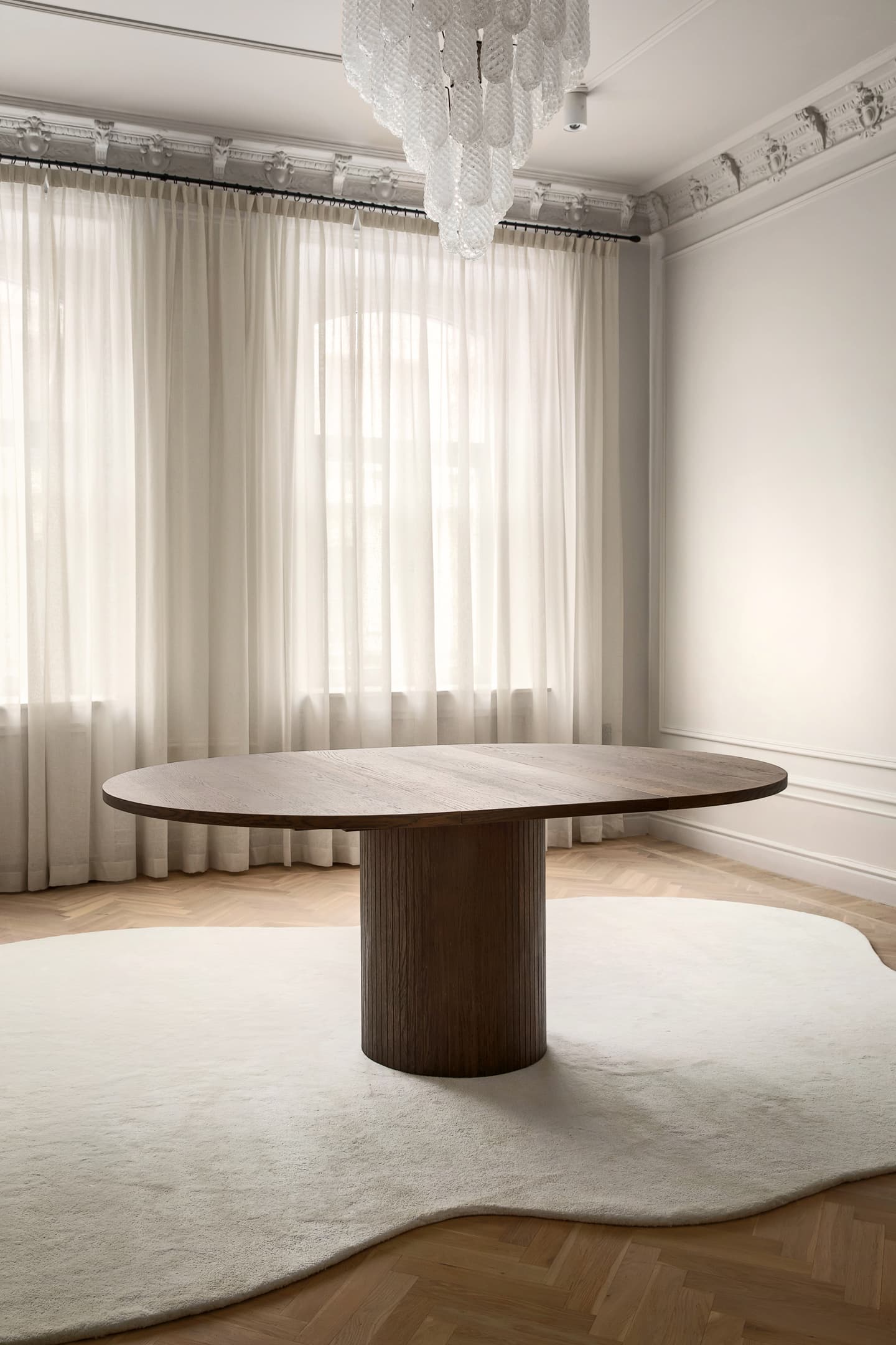Bauer Dining Table Brown Stained Oak Ø130+50
