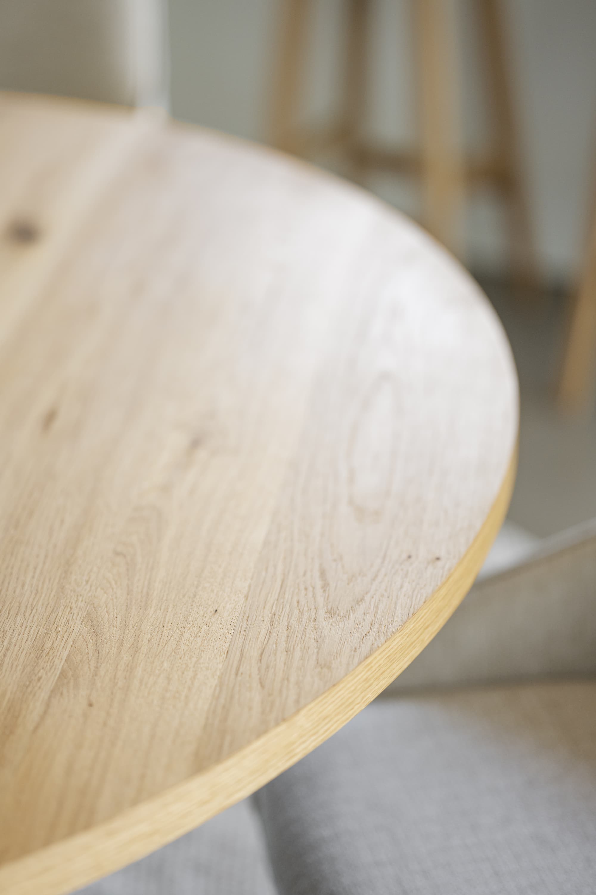 Maddock Dining Table Oak/Black Ø135
