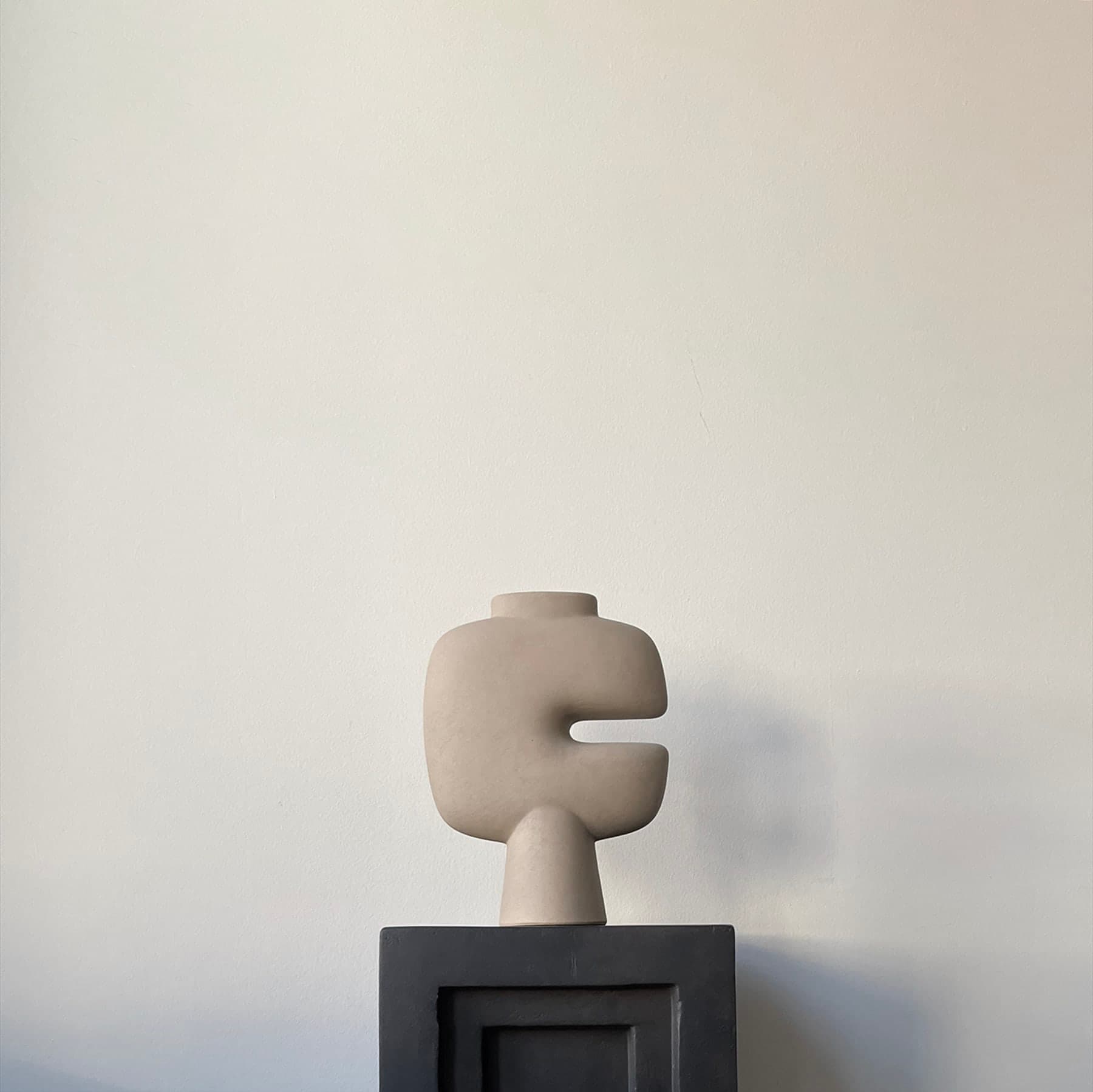 Tribal Vase Sand Medium