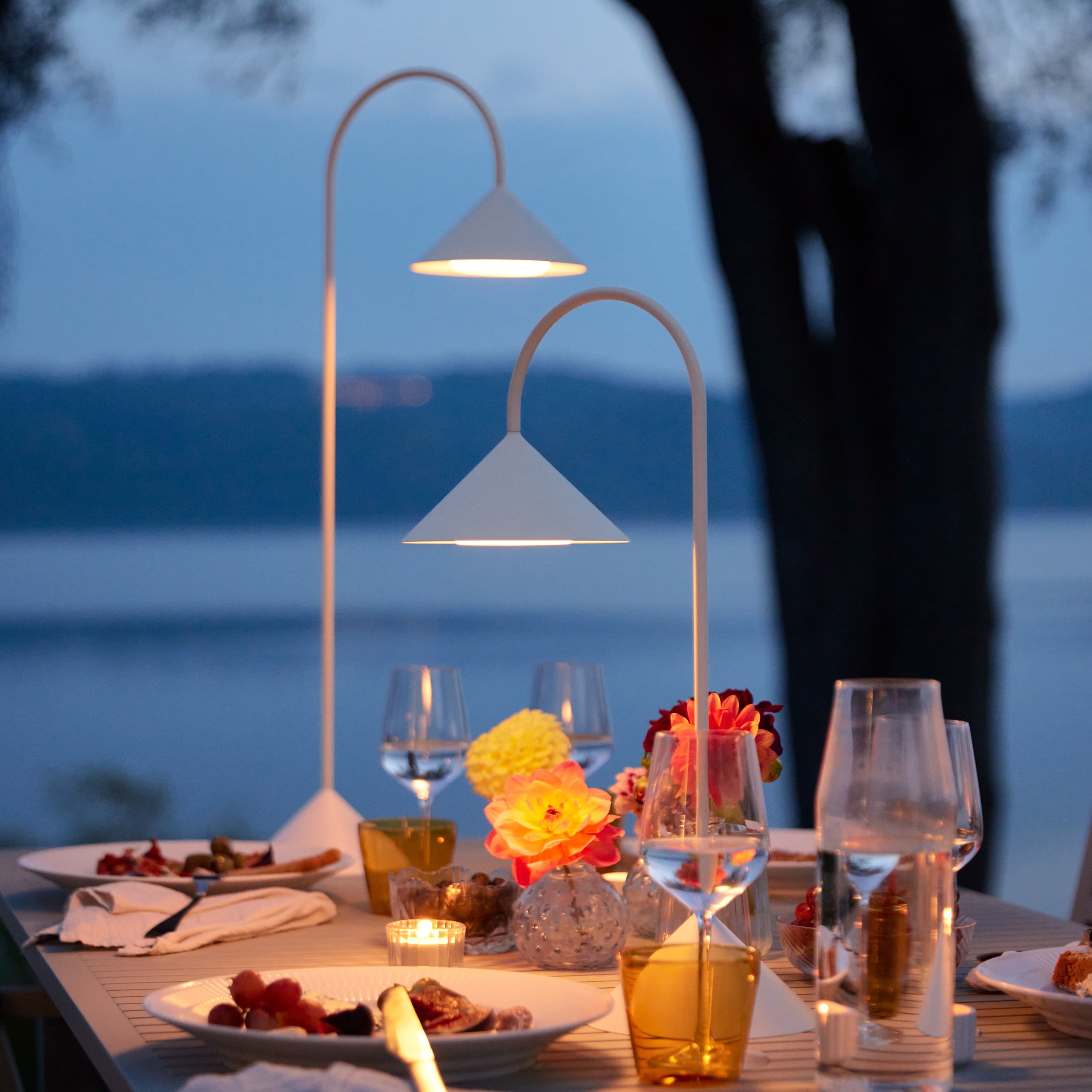 Grasp Tragbare Tischlampe Matt White 47cm