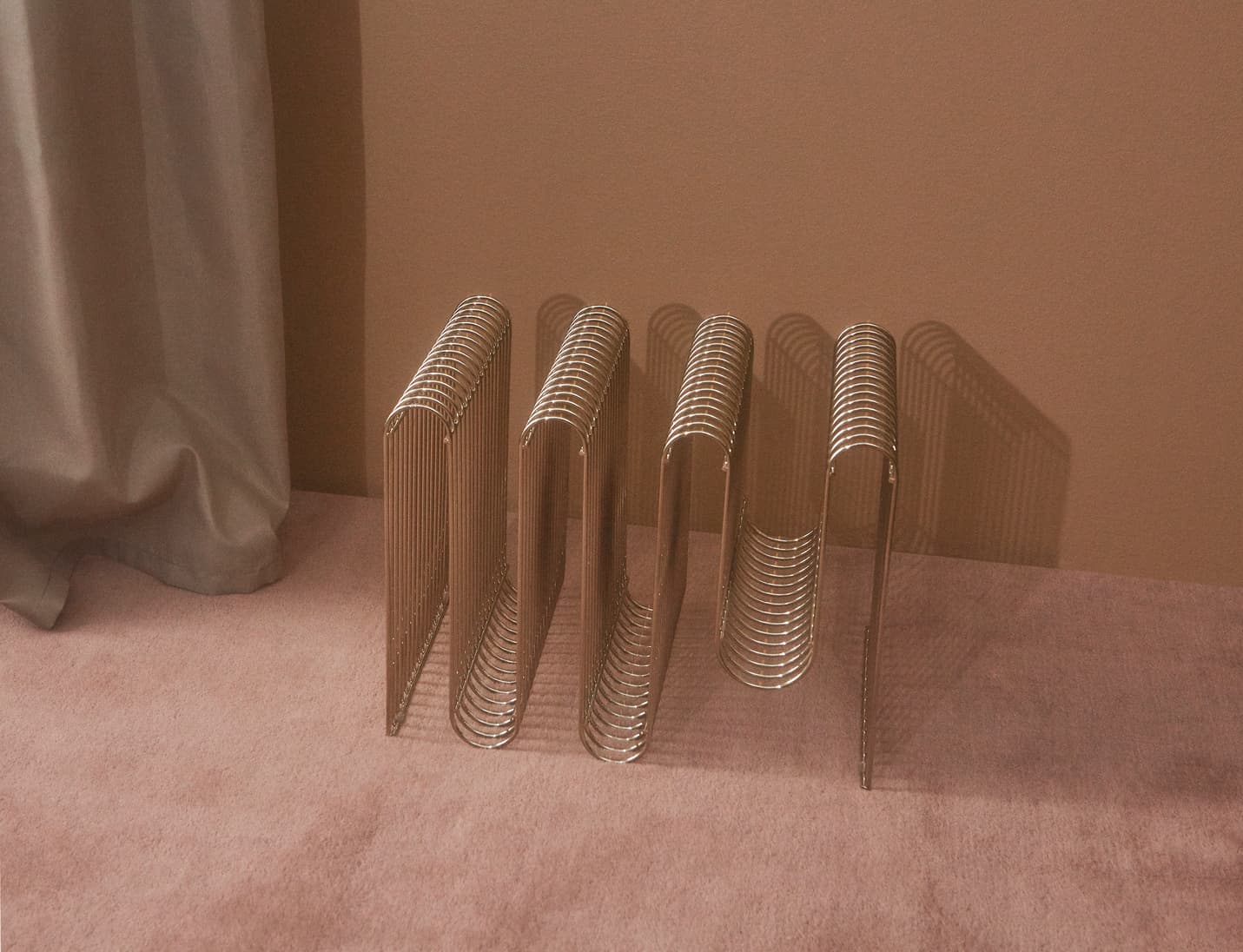 Curva Magazine Rack Silver