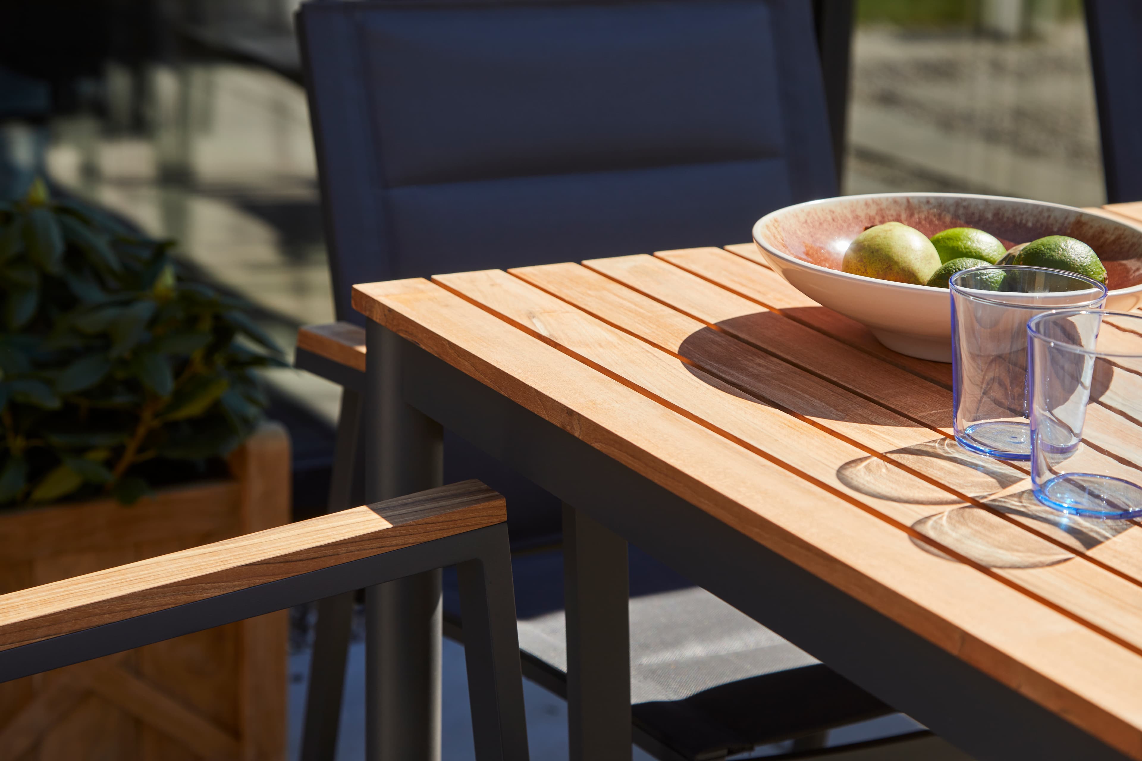 Mood Rounded Dining Table Natural/Anthracite 167x100